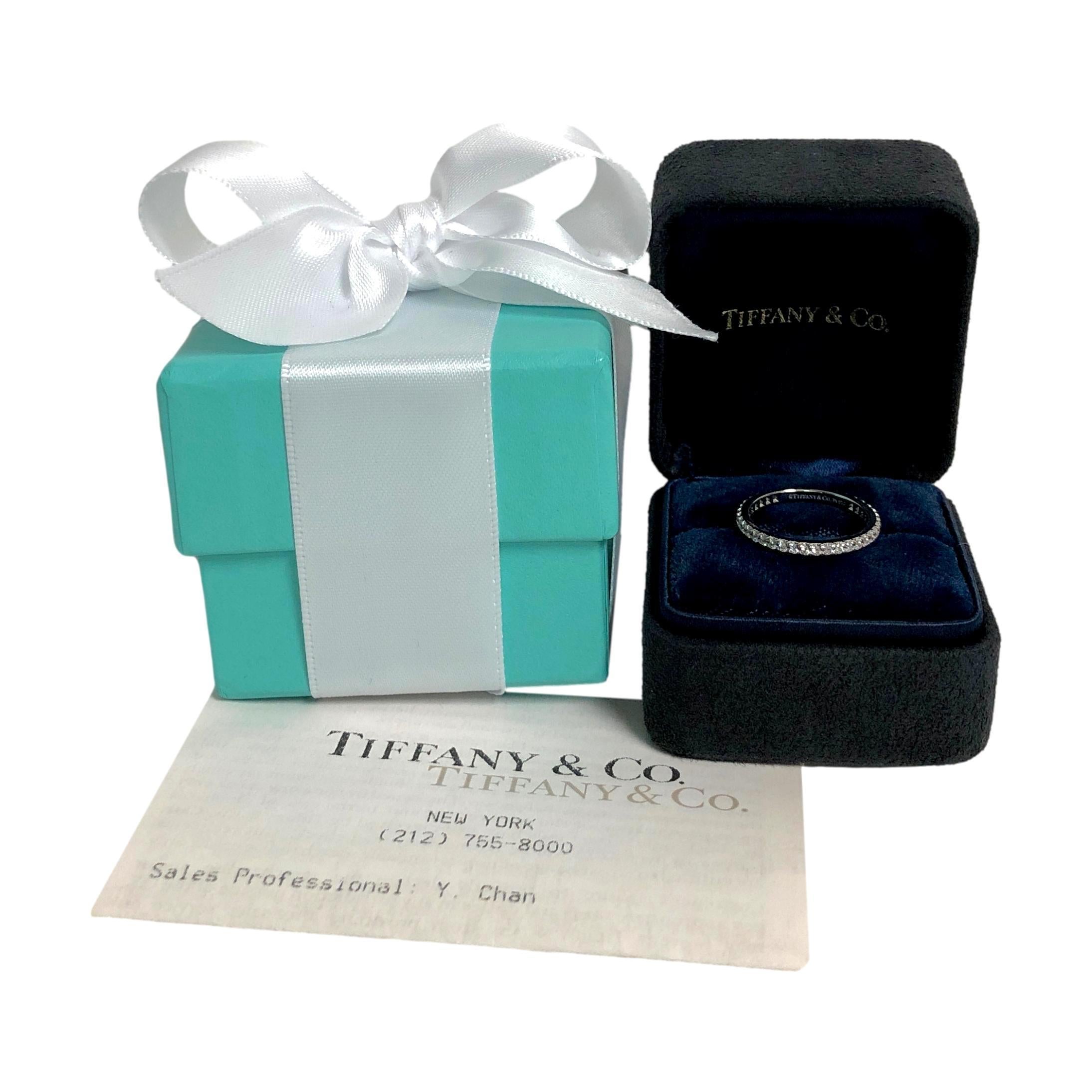 Tiffany & Co. Anillo Soleste de Platino con Diamante Redondo y Círculo Completo Talla 5 en venta 1