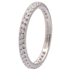 Tiffany & Co. Anillo Soleste de Platino con Diamante Redondo y Círculo Completo Talla 5