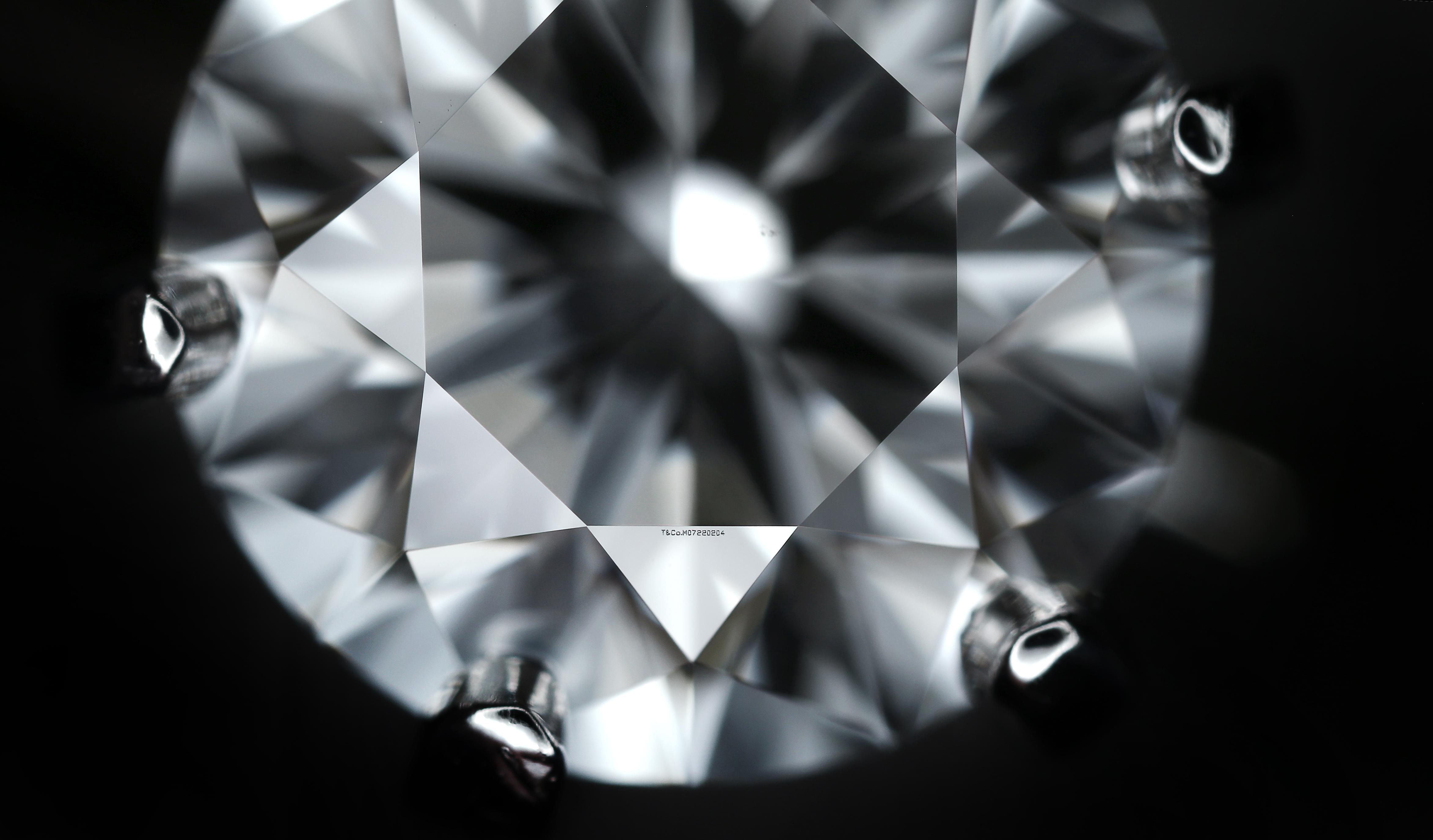 Tiffany und Co. Platin Solitär Runder Diamant Verlobungsring 1,05 FVS2 im Angebot 4