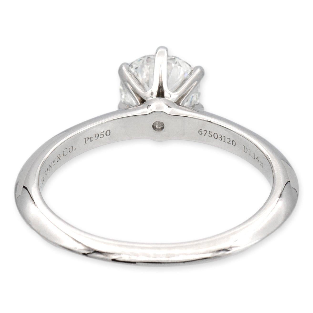 Taille ronde Tiffany and Co. Bague de fiançailles solitaire en platine avec diamant rond de 1,14 carat GVS2 en vente