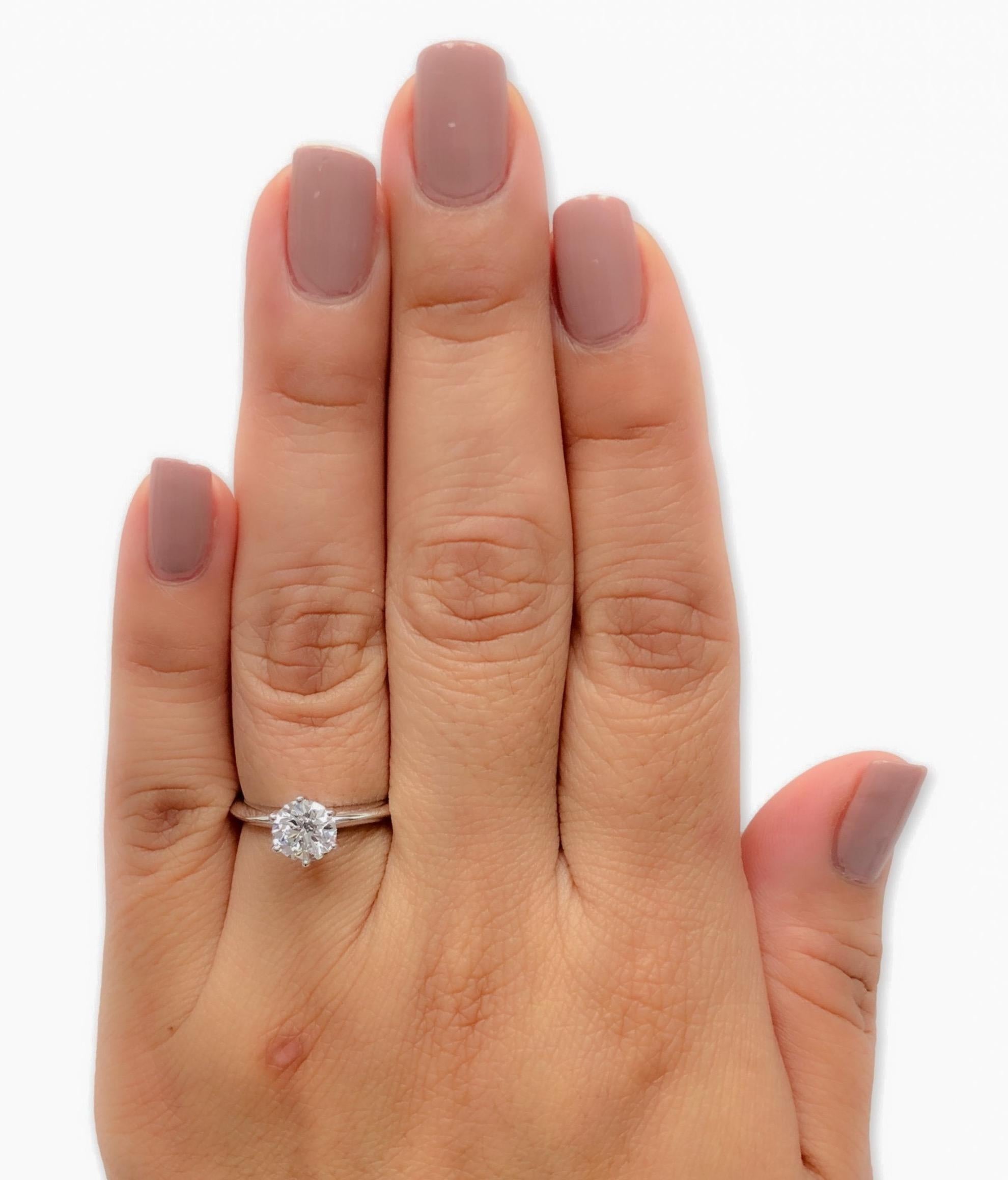 Tiffany and Co. Bague de fiançailles solitaire en platine avec diamant rond de 1,14 carat GVS2 Pour femmes en vente