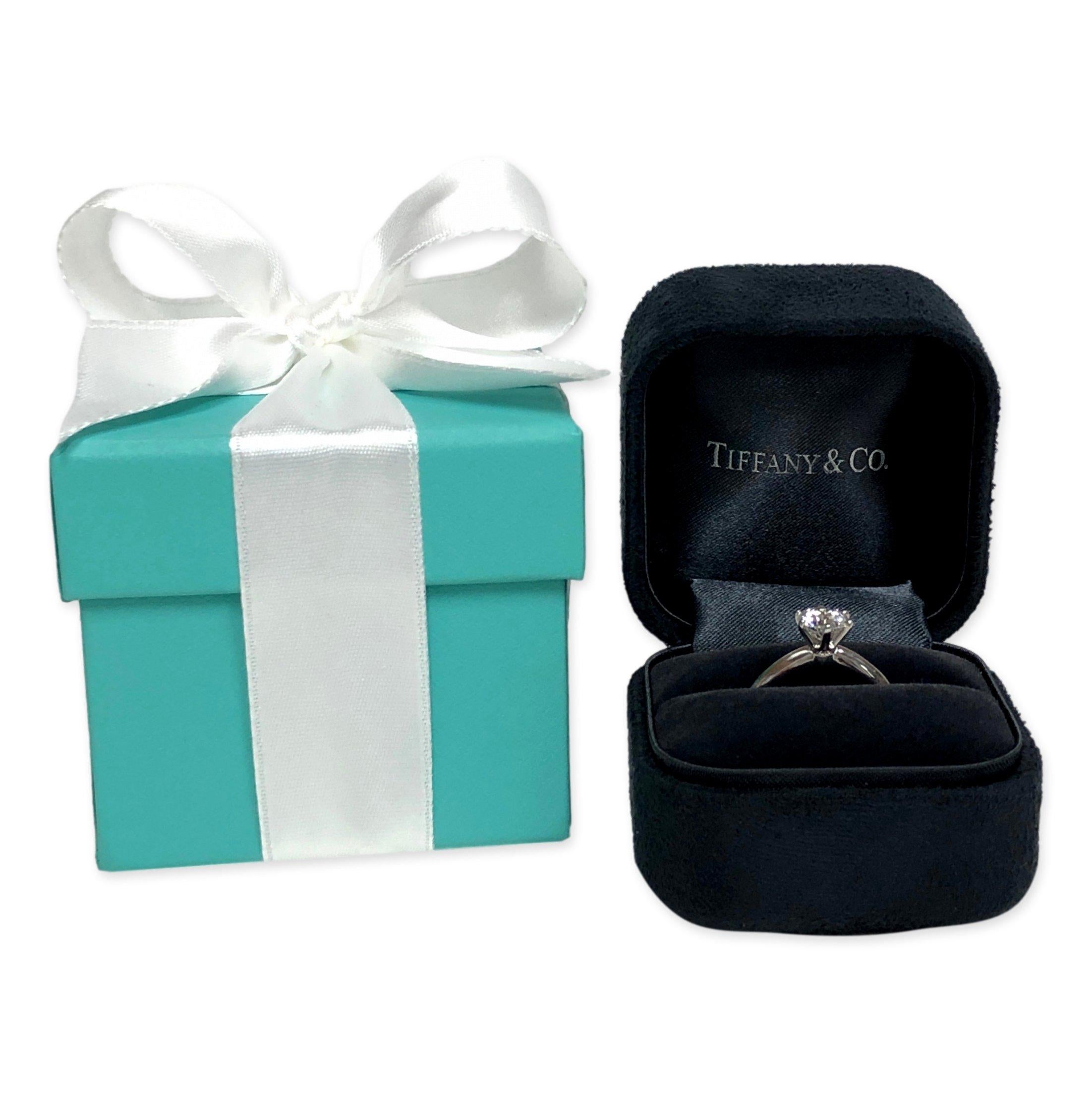 Tiffany and Co. Bague de fiançailles solitaire en platine avec diamant rond de 1,14 carat GVS2 en vente 1