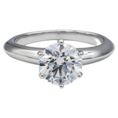 Tiffany and Co. Bague de fiançailles solitaire en platine avec diamant rond 1,33 carat HVS1
