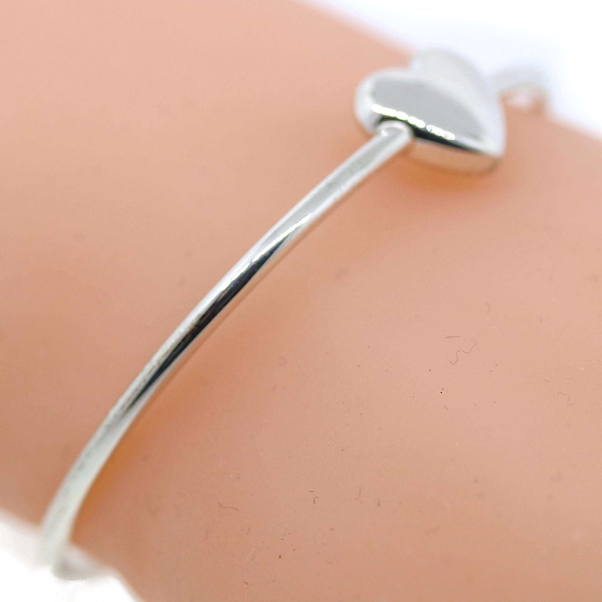 Tiffany and Co. Puffed Heart Sterling Silver Wire Bangle Bracelet In Good Condition In New York, NY