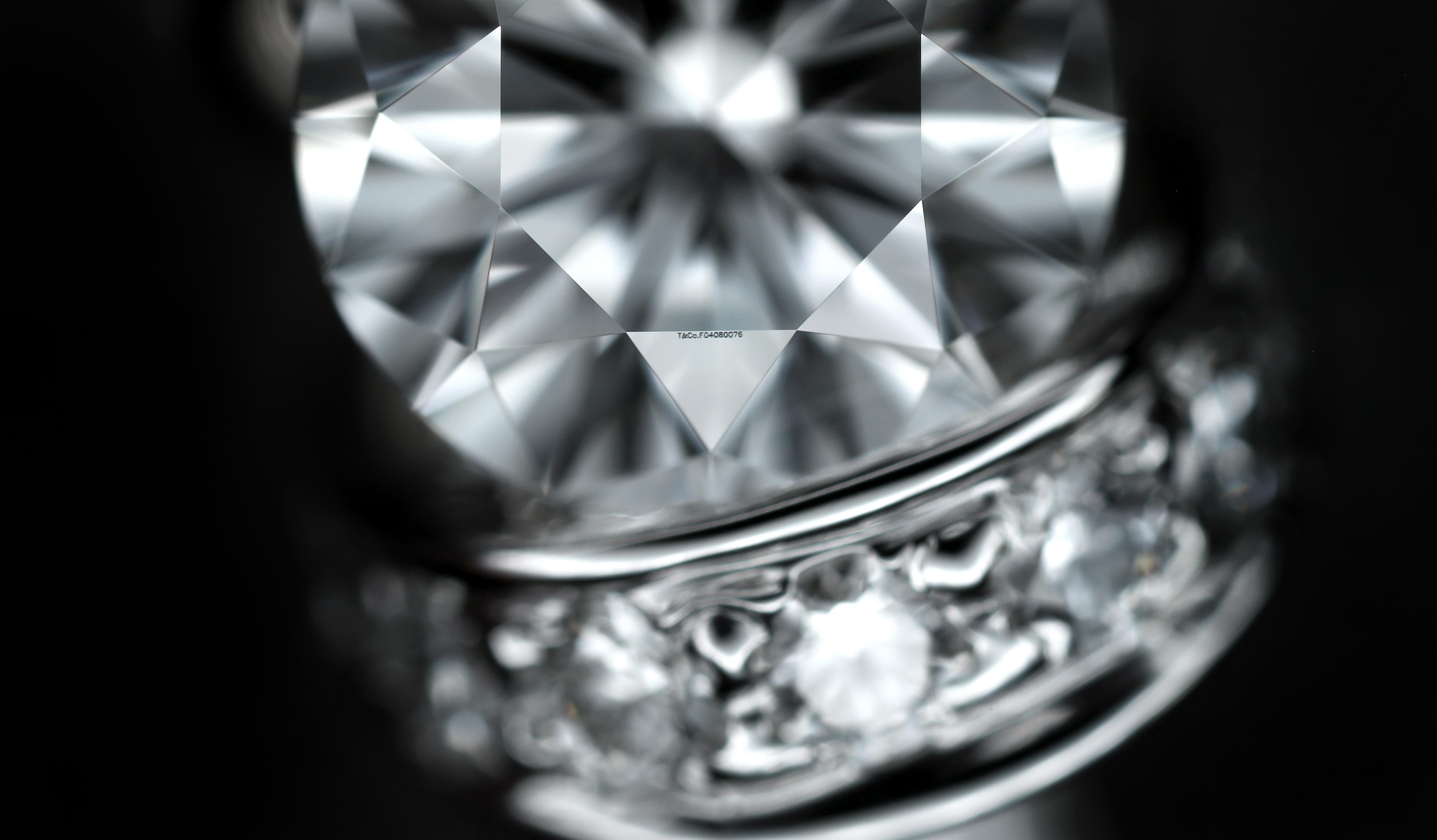 Tiffany and Co. Ribbon Platinum Diamond Engagement Ring .83ct Tw GVVS2 Round Cut 2