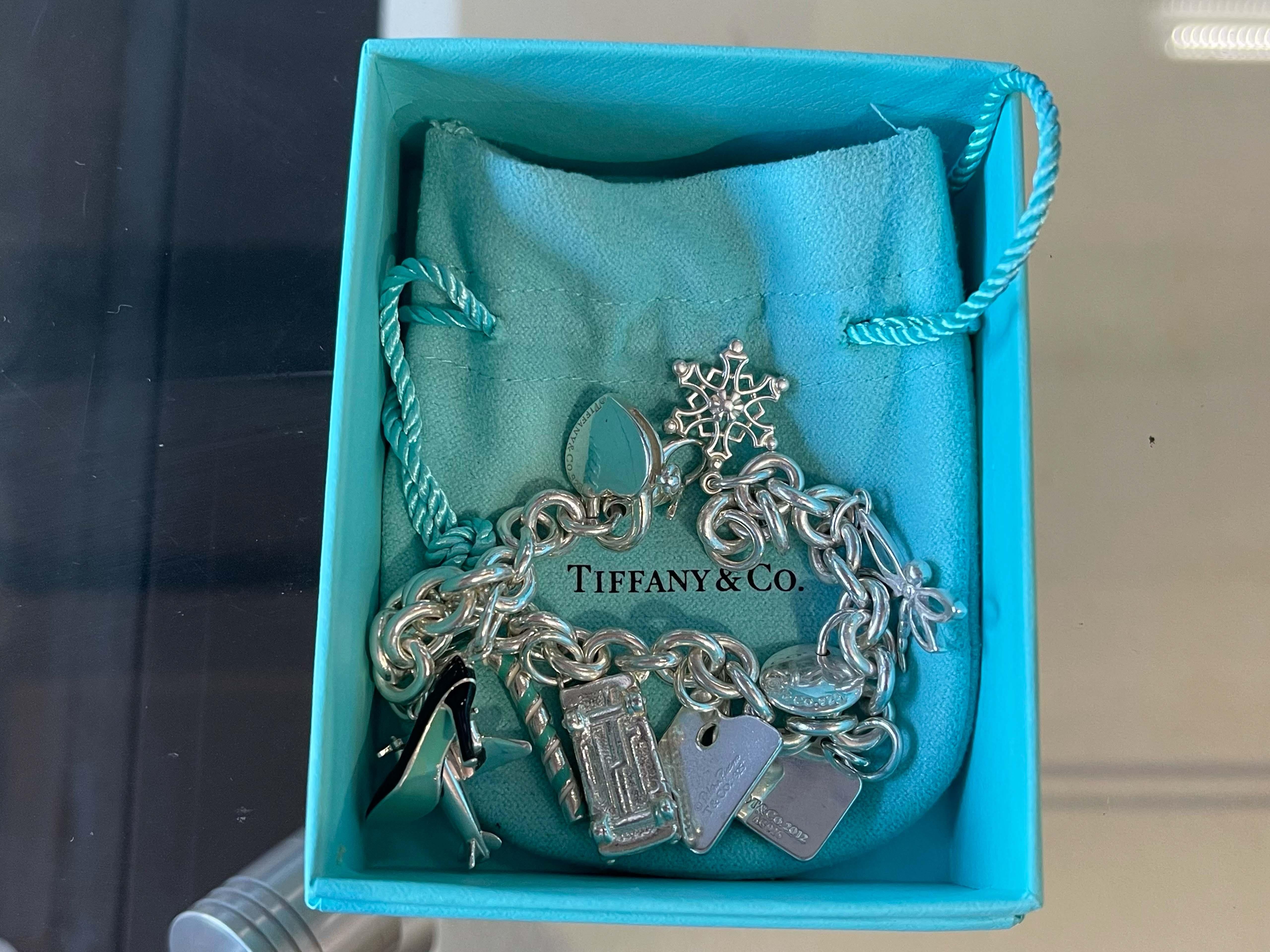 Moderne RARE Tiffany and Co. Bracelet à breloques Art Palette Airplane Taxi en argent sterling en vente