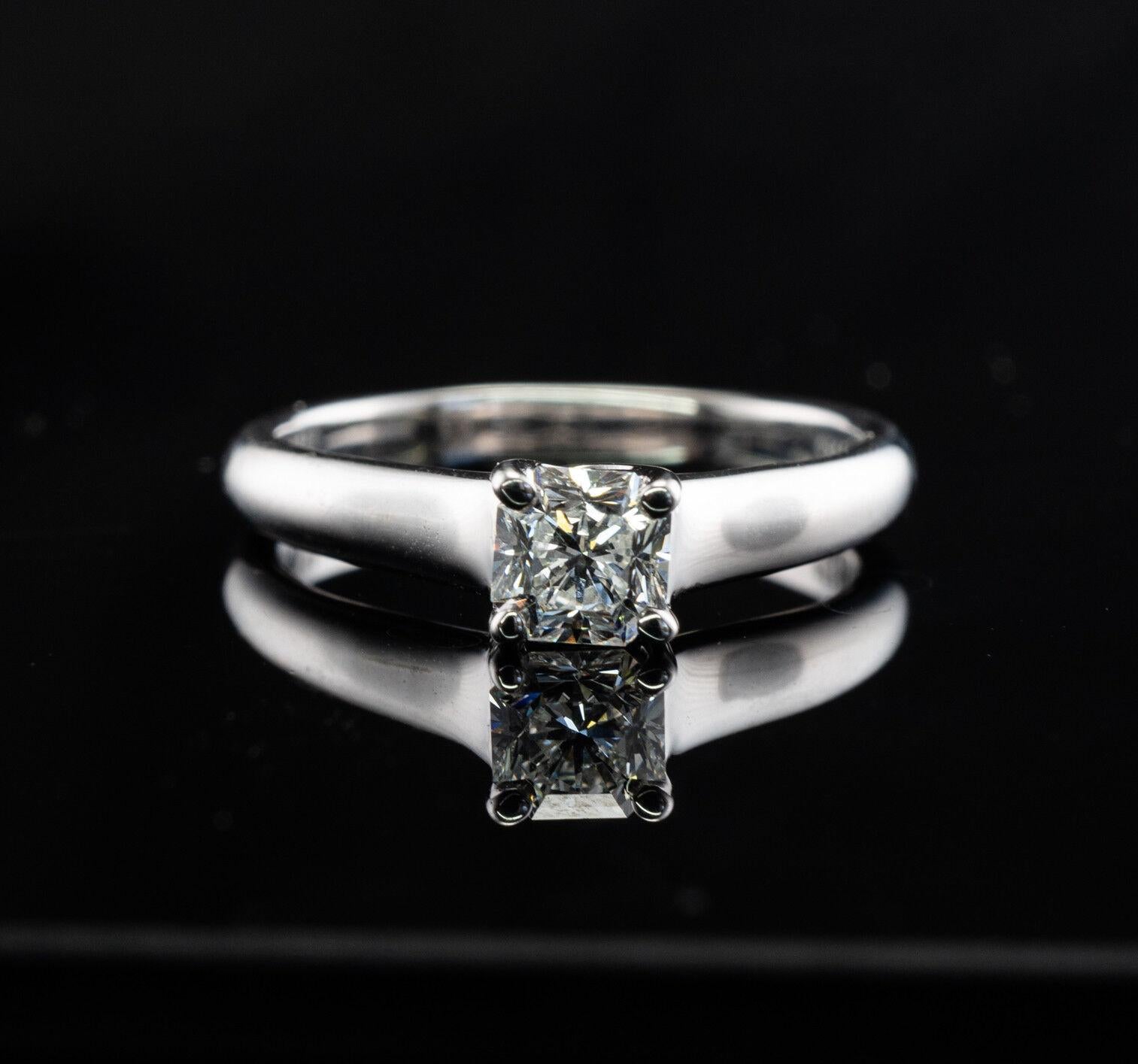 Taille princesse Tiffany and Co Bague solitaire en platine Lucida avec diamants de 0,44 carat  en vente