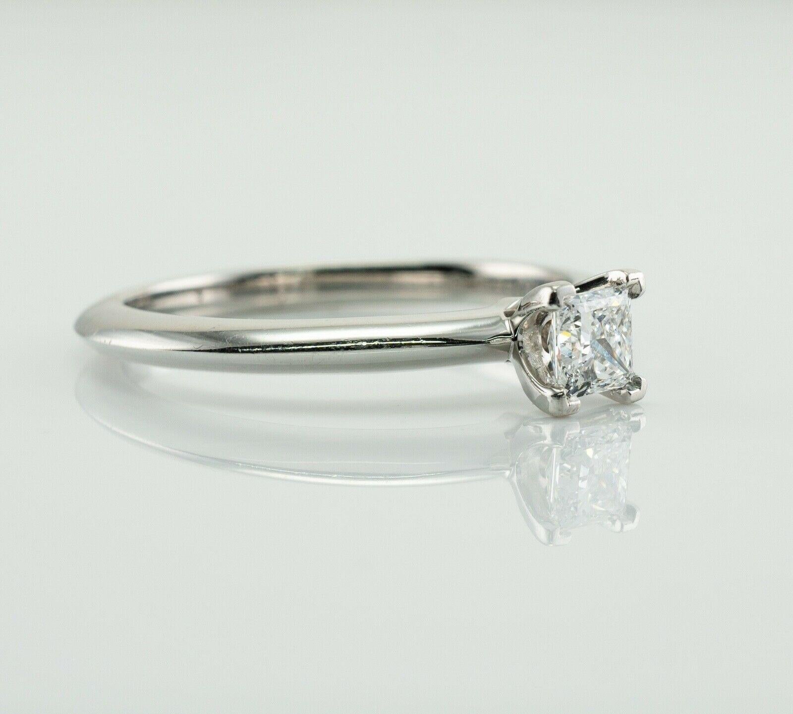 Tiffany and Co Bague solitaire en platine avec diamant taille princesse de 0,26 carat en vente 2