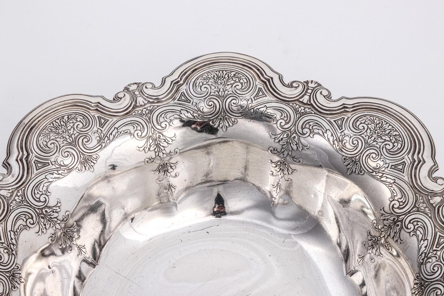 Tiffany and Co. Sterling Silver Centerpiece Bowl In Good Condition For Sale In Stamford, CT