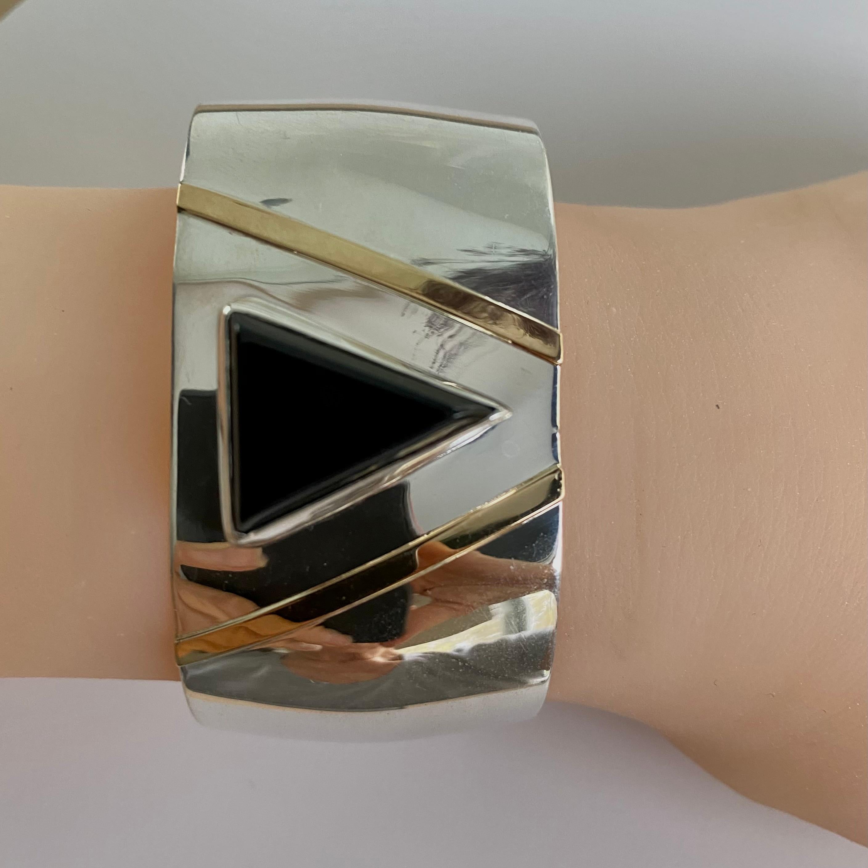 Tiffany & Co Sterling Silver Yellow Gold and Black Onyx Accent Cuff Bracelet en vente 4