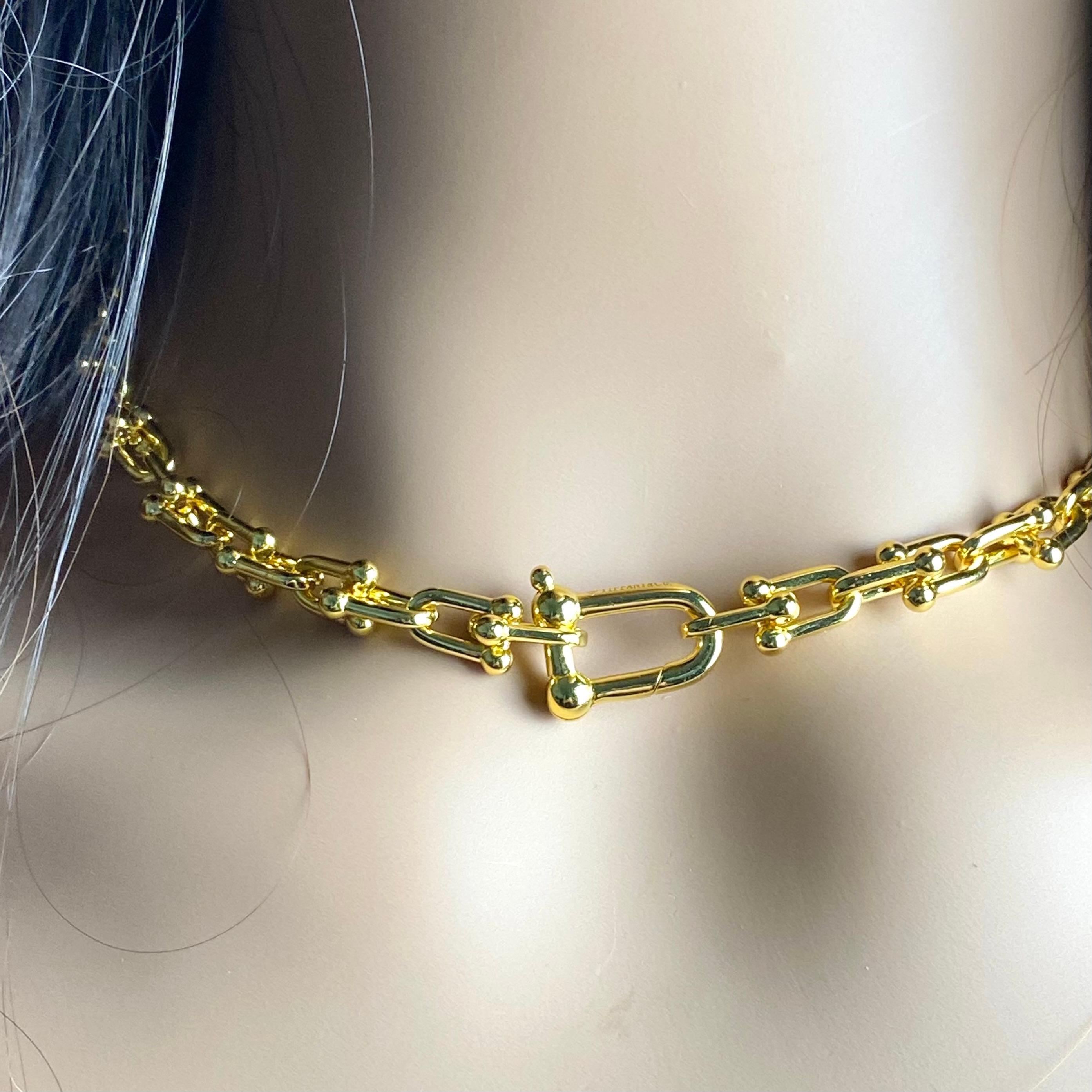 A Modern Take on Iconic Craftsmanship

Elevate your style with this Tiffany & Co. 925 Gold-Tone U-Ball Link Choker, artfully combining the brand’s signature design excellence with a contemporary twist. Fashioned in sterling silver and coated with a