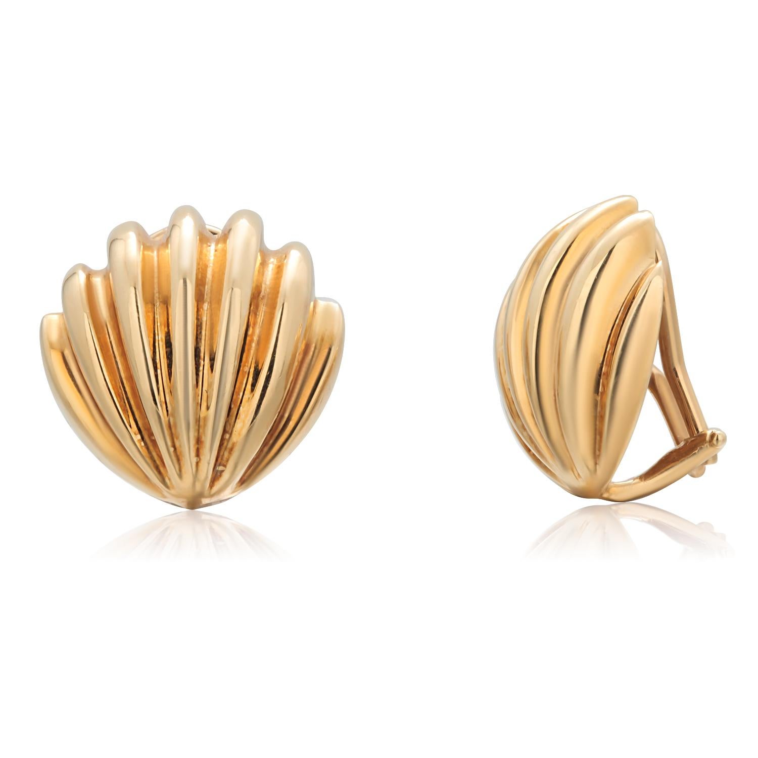 Tiffany and Co Vintage 18 Karat Yellow Gold Shell 0.75 Inch Long Earrings 3