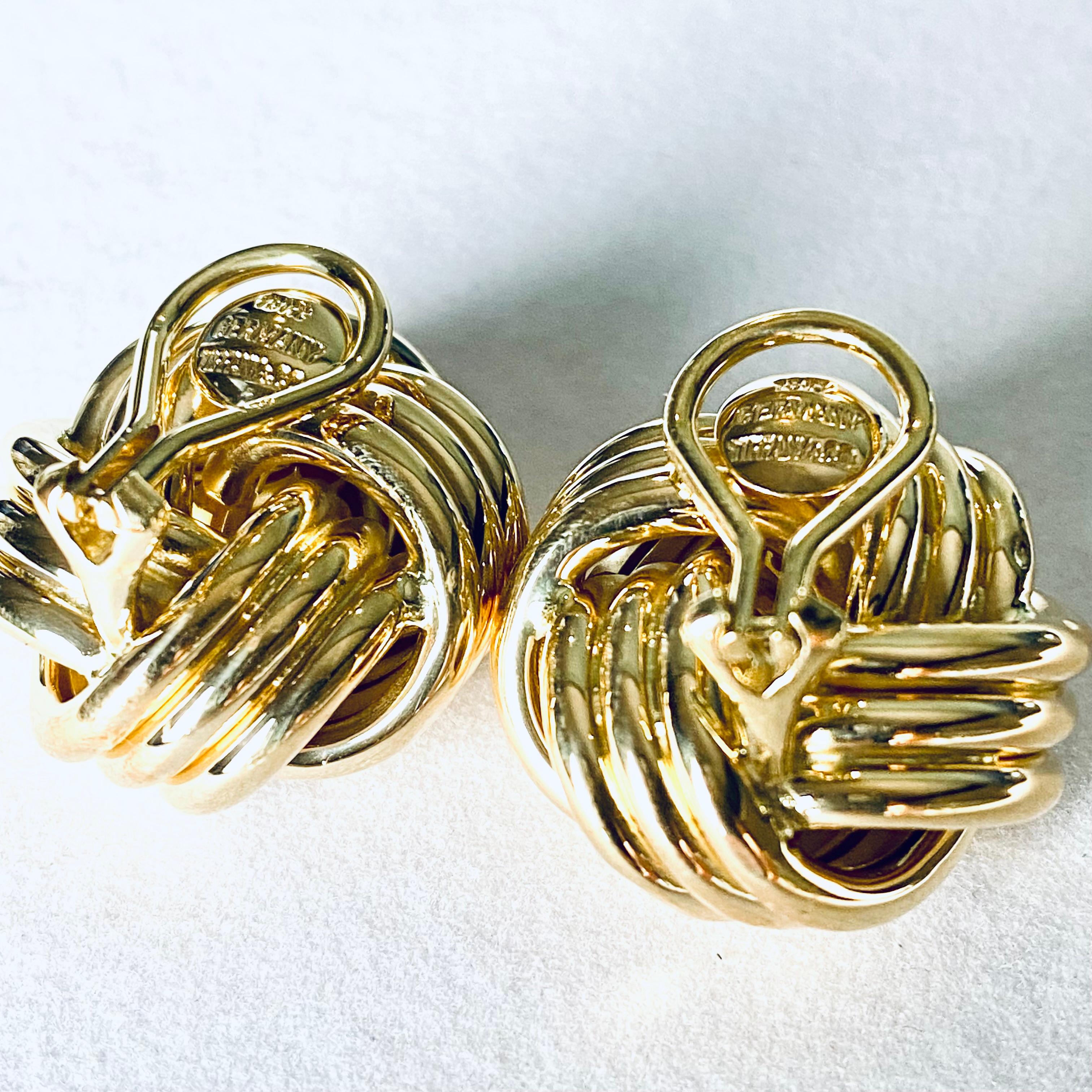 Tiffany and Co Vintage 18 Yellow Gold Knot Clip On Earrings 1.15 Inch Wide For Sale 4