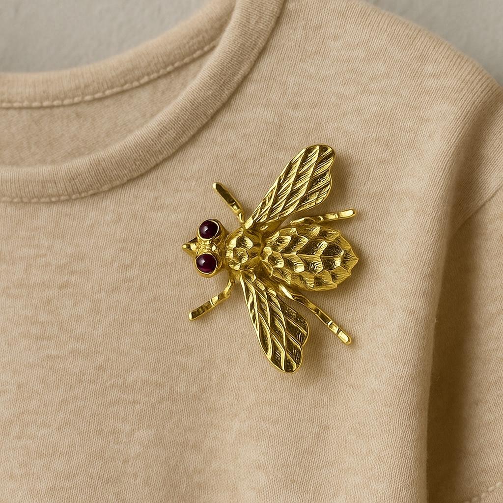Modern Tiffany and Co Vintage 18K Yellow Gold Bee Brooch with Ruby Eyes For Sale