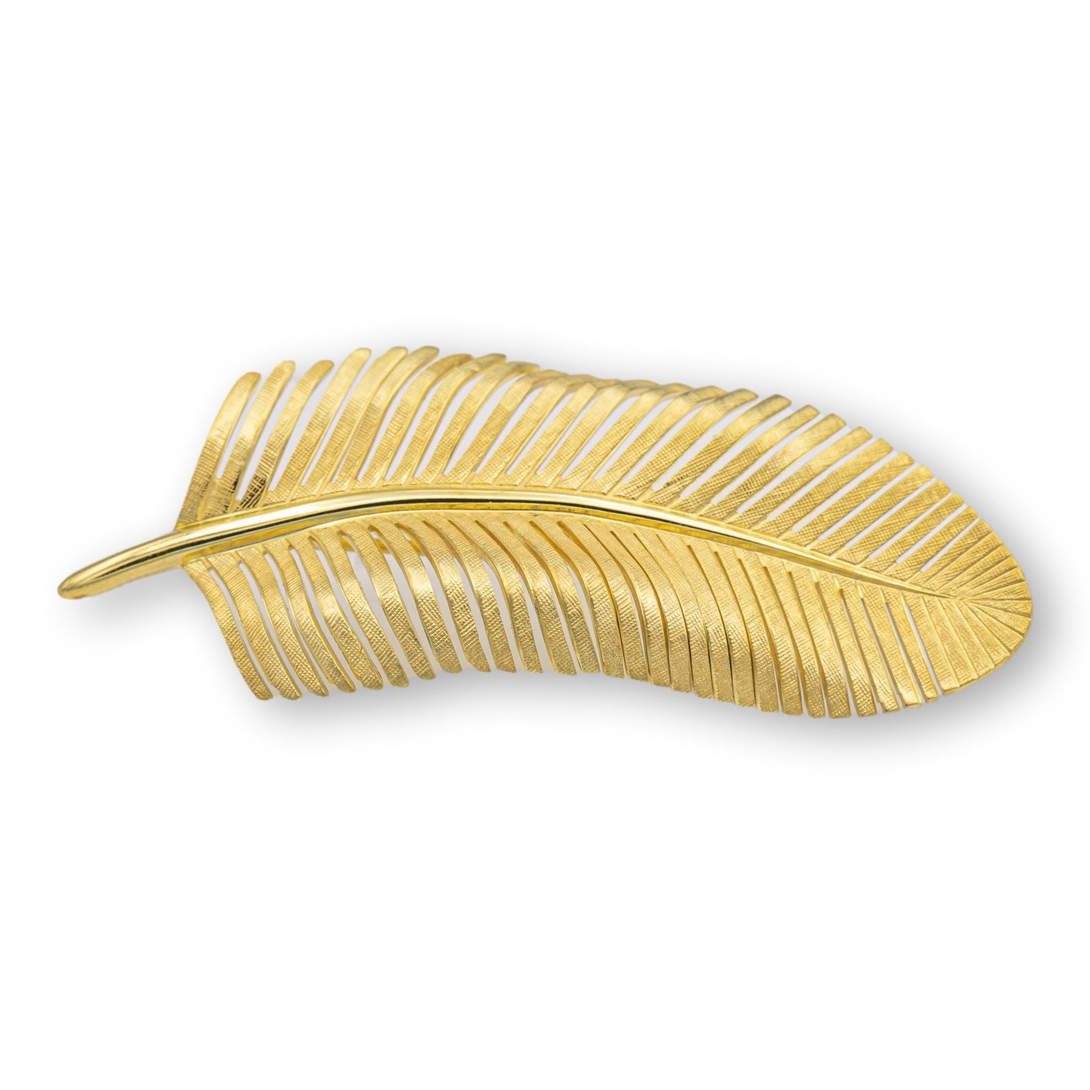 Vintage Tiffany & Co. leaf brooch finely crafted in 14 karat yellow gold with a textured florentine finish and high polished back. The brooch has a stickpin closure and measures 2.5