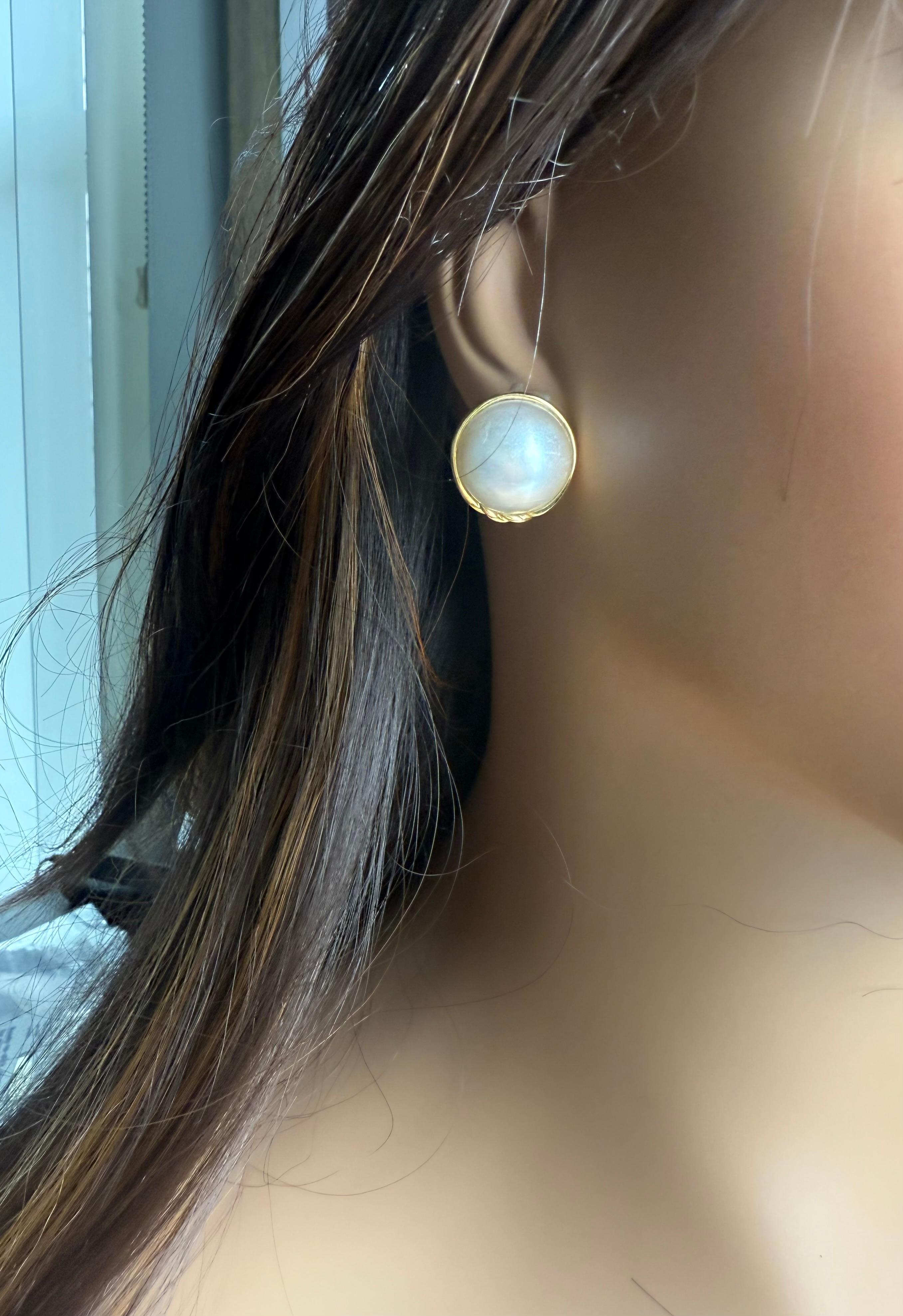 Round Cut Tiffany and Co Vintage 18K Yellow Gold Mabe Pearl Earrings For Sale