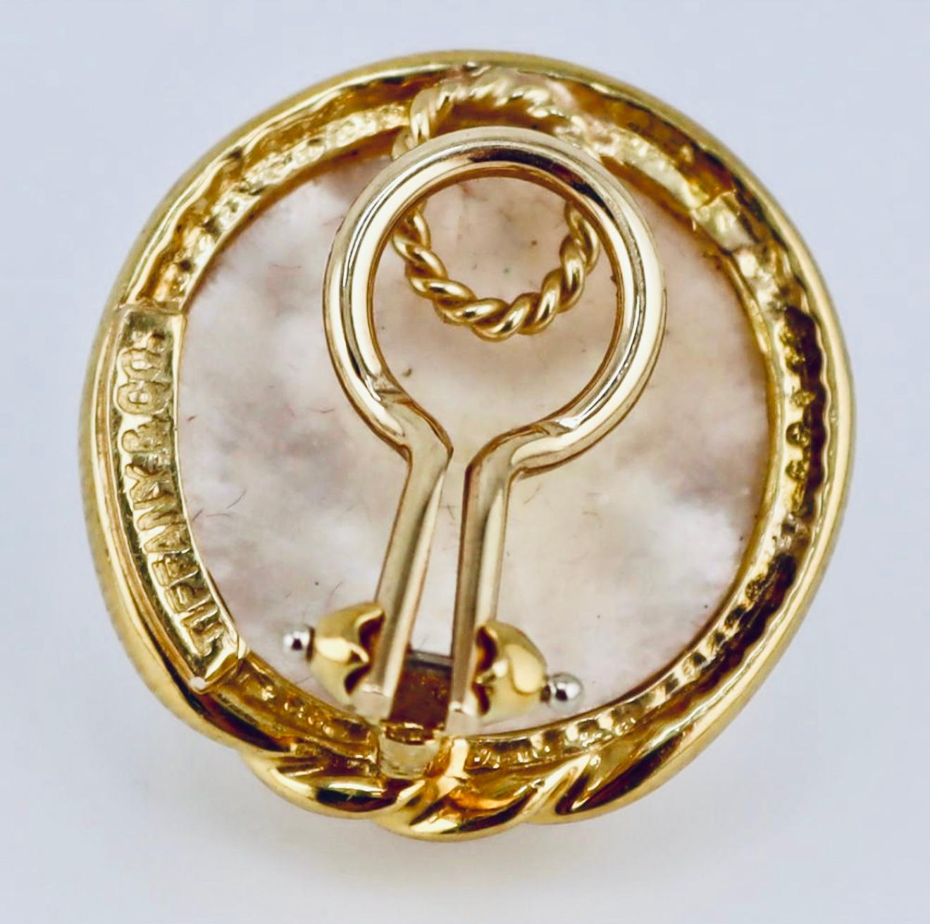 Tiffany and Co Vintage 18K Yellow Gold Mabe Pearl Earrings In Good Condition For Sale In New York, NY
