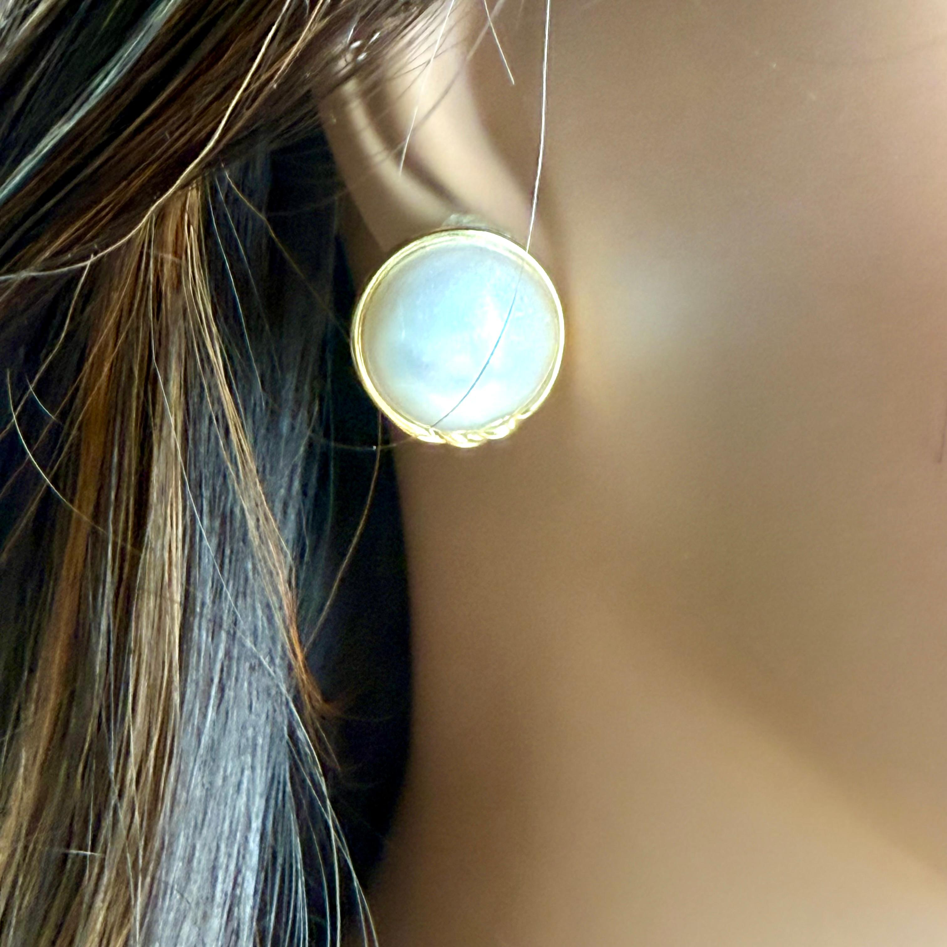 Women's Tiffany and Co Vintage 18K Yellow Gold Mabe Pearl Earrings For Sale