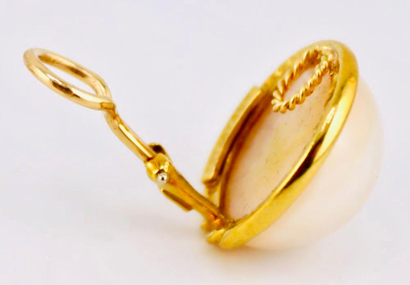 Tiffany and Co Vintage 18K Yellow Gold Mabe Pearl Earrings For Sale 1