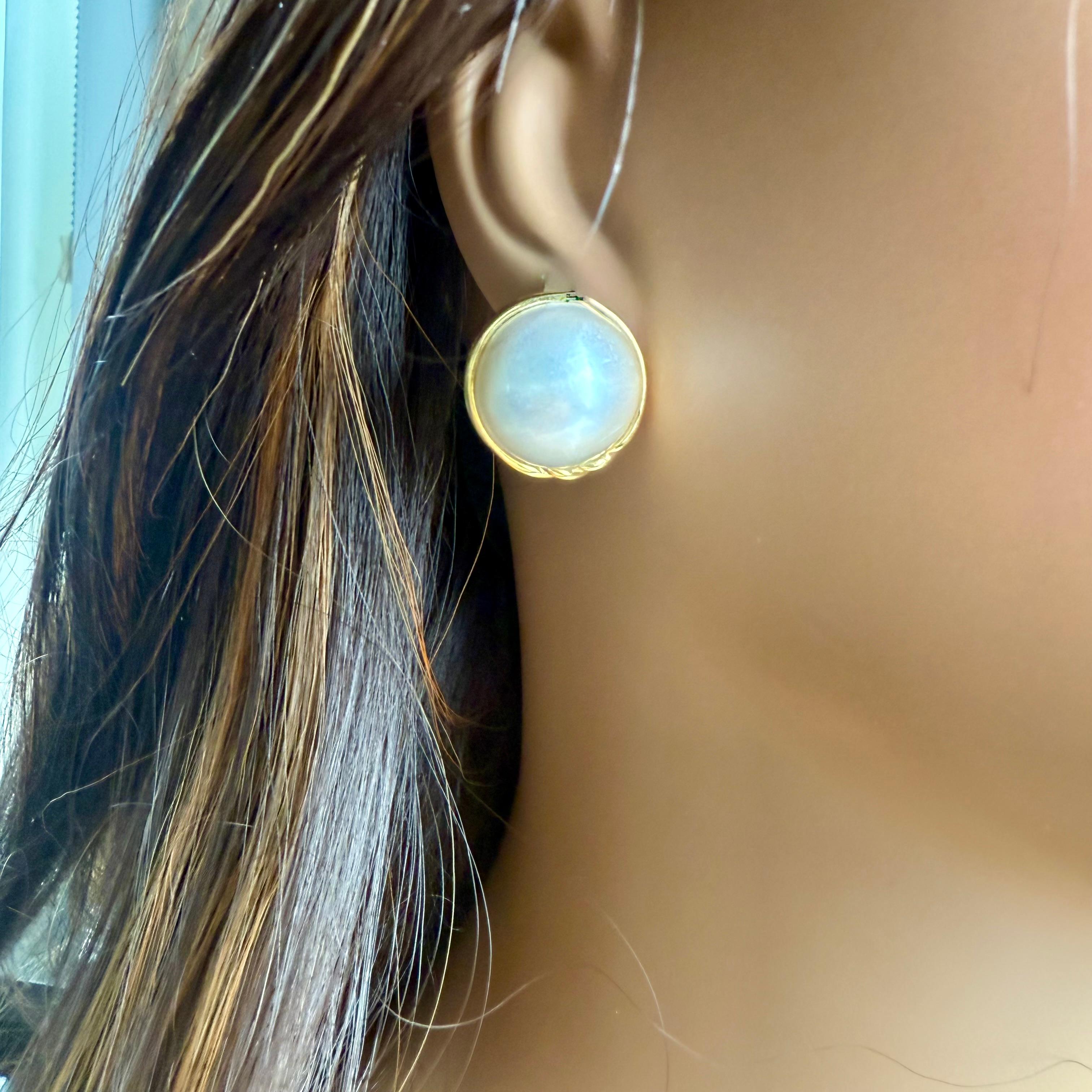 Tiffany and Co Vintage 18K Yellow Gold Mabe Pearl Earrings For Sale 2