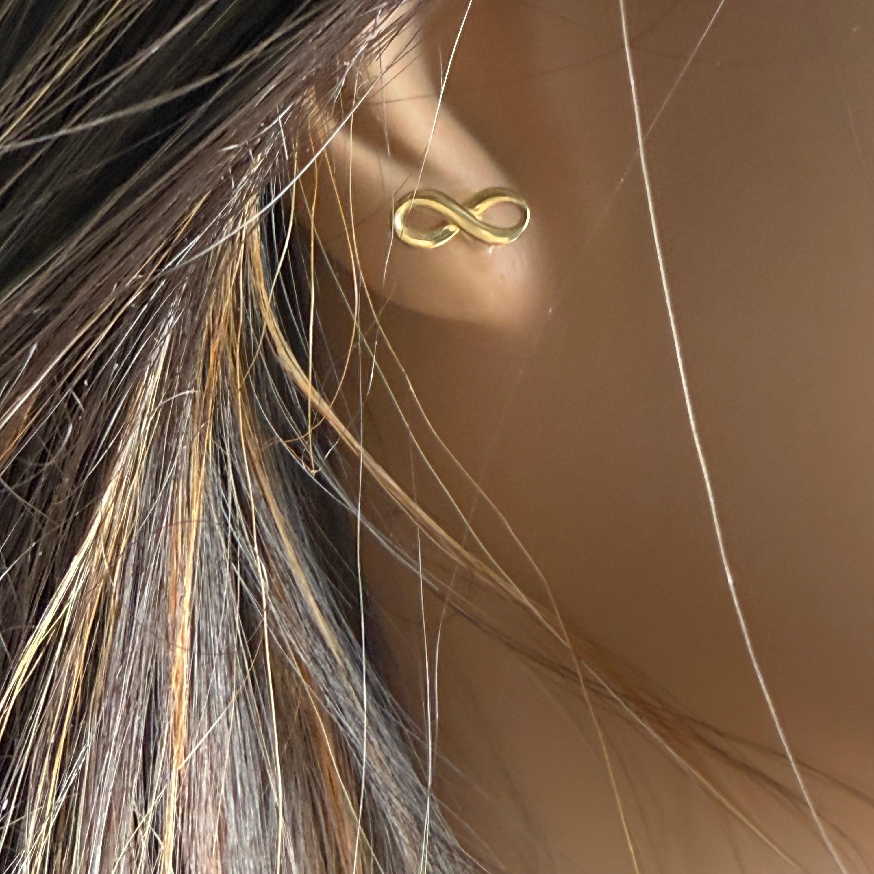 Tiffany  and Co. Vintage Mini Infinity Stud Earrings in 18K Yellow Gold For Sale 2