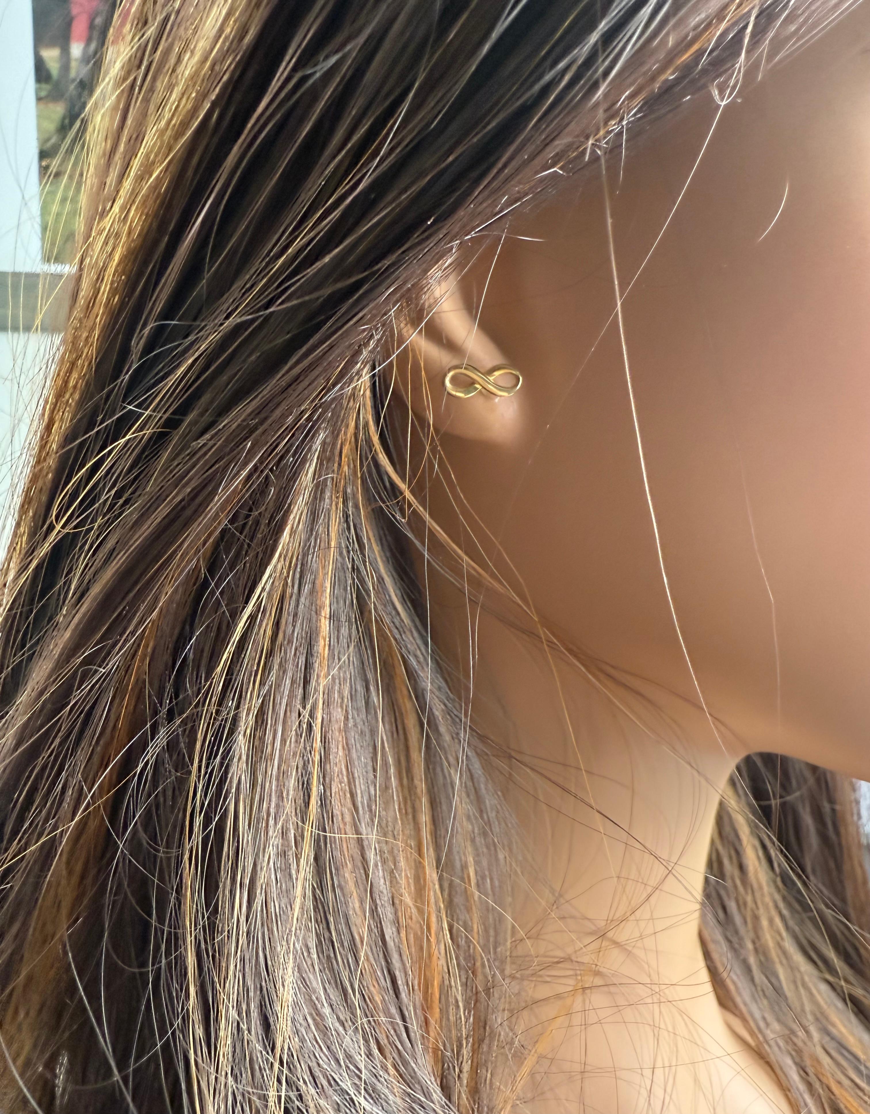 Tiffany  and Co. Vintage Mini Infinity Stud Earrings in 18K Yellow Gold For Sale 3
