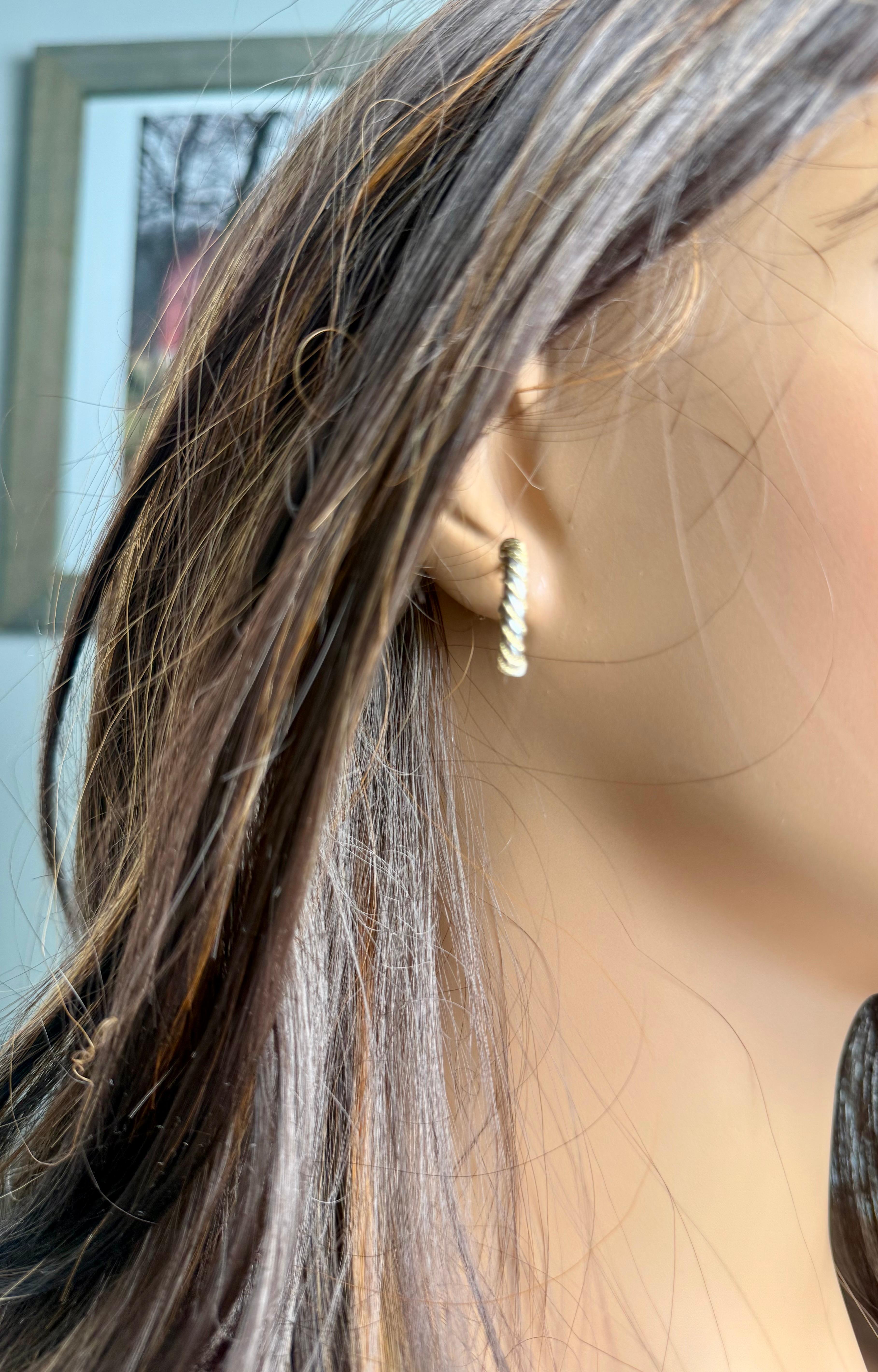 Tiffany & Co Vintage Ohrringe aus Sterling und 18 Karat Gelbgold mit gedrehten Creolen im Angebot 4
