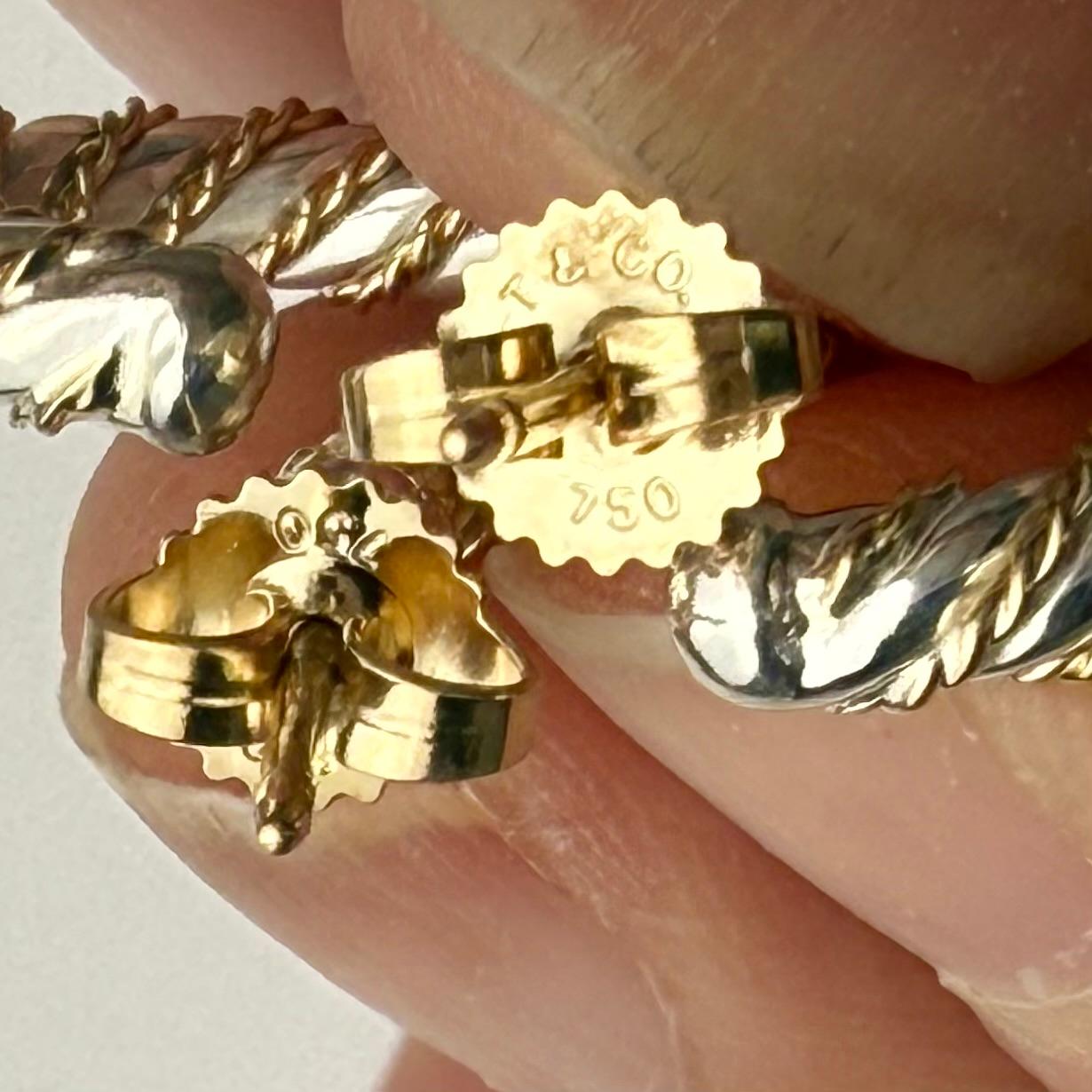 Tiffany & Co Vintage Ohrringe aus Sterling und 18 Karat Gelbgold mit gedrehten Creolen Damen im Angebot