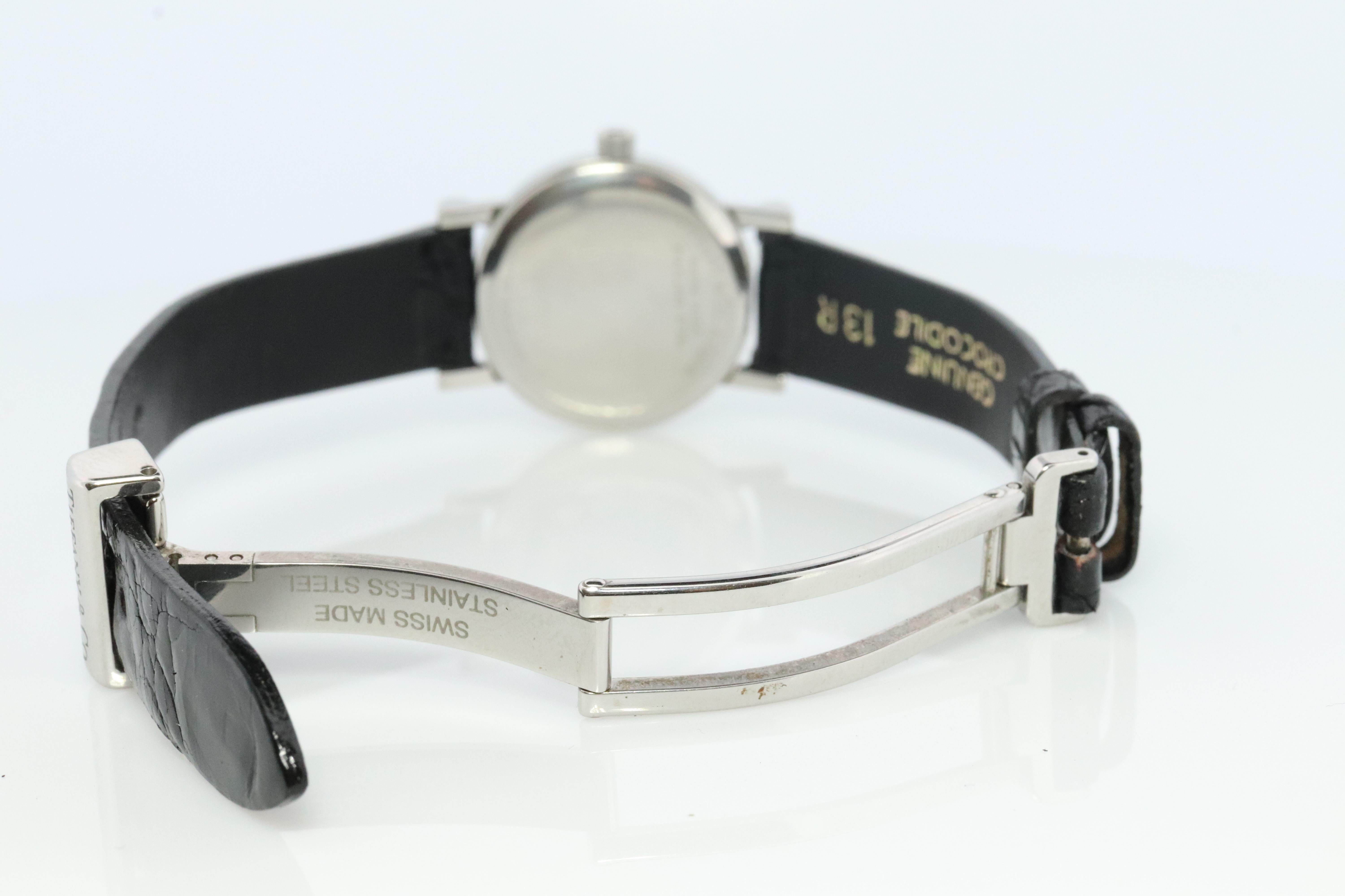 Montre Tiffany and Co. Tiffany Atlas Montre-bracelet pour femme 25 mm à quartz date en vente 2