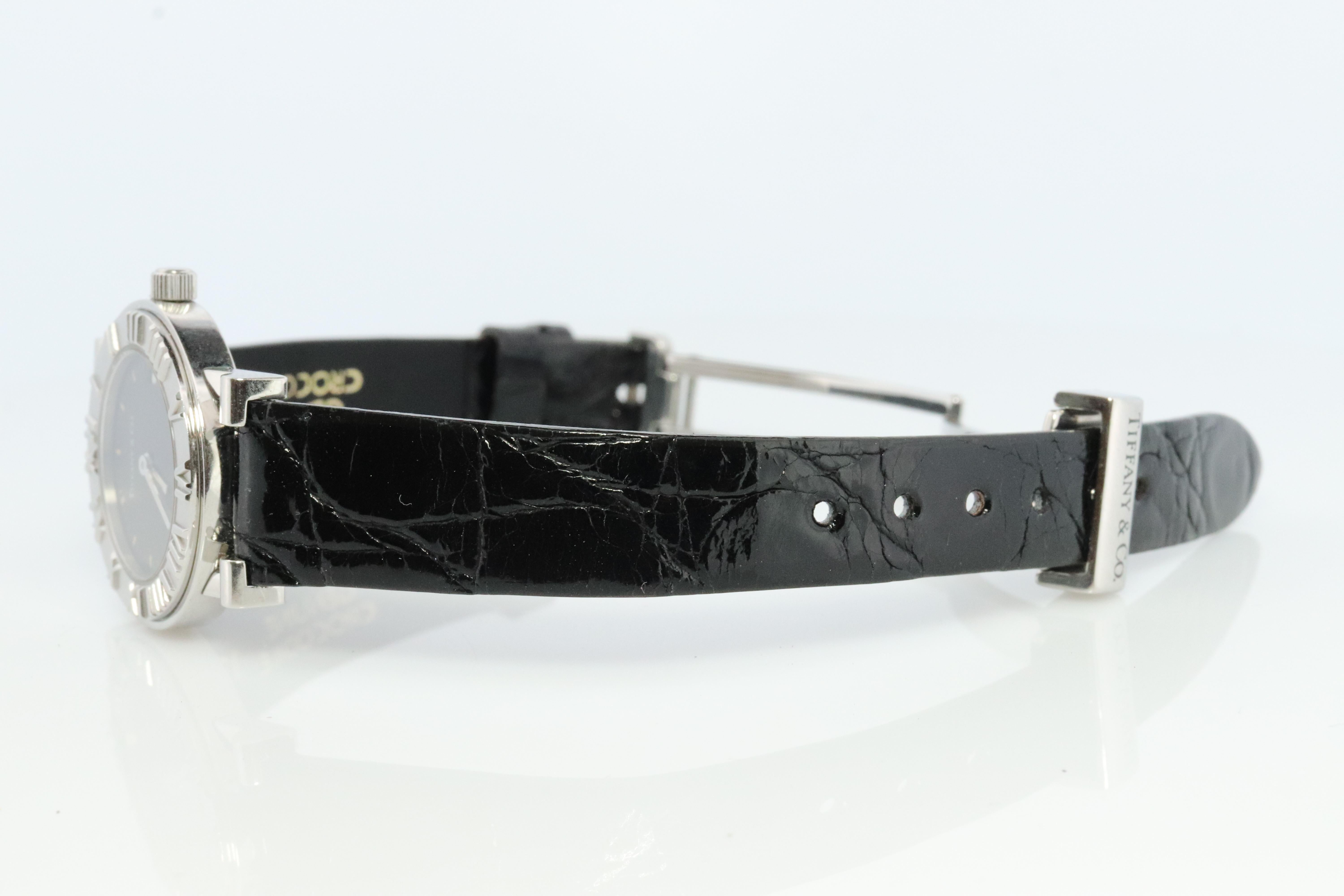 Montre Tiffany and Co. Tiffany Atlas Montre-bracelet pour femme 25 mm à quartz date en vente 3