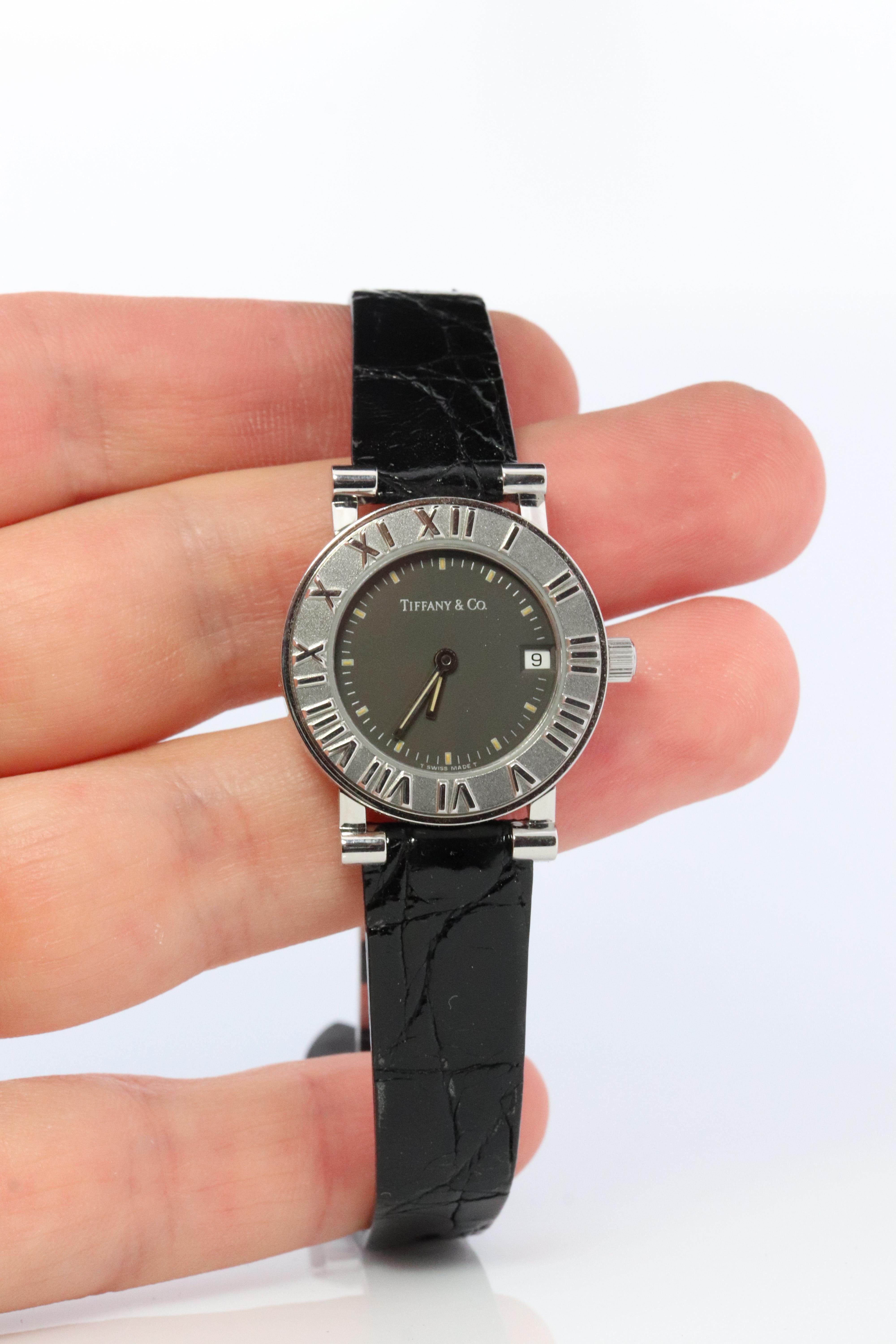 Montre Tiffany and Co. Tiffany Atlas Montre-bracelet pour femme 25 mm à quartz date en vente 5