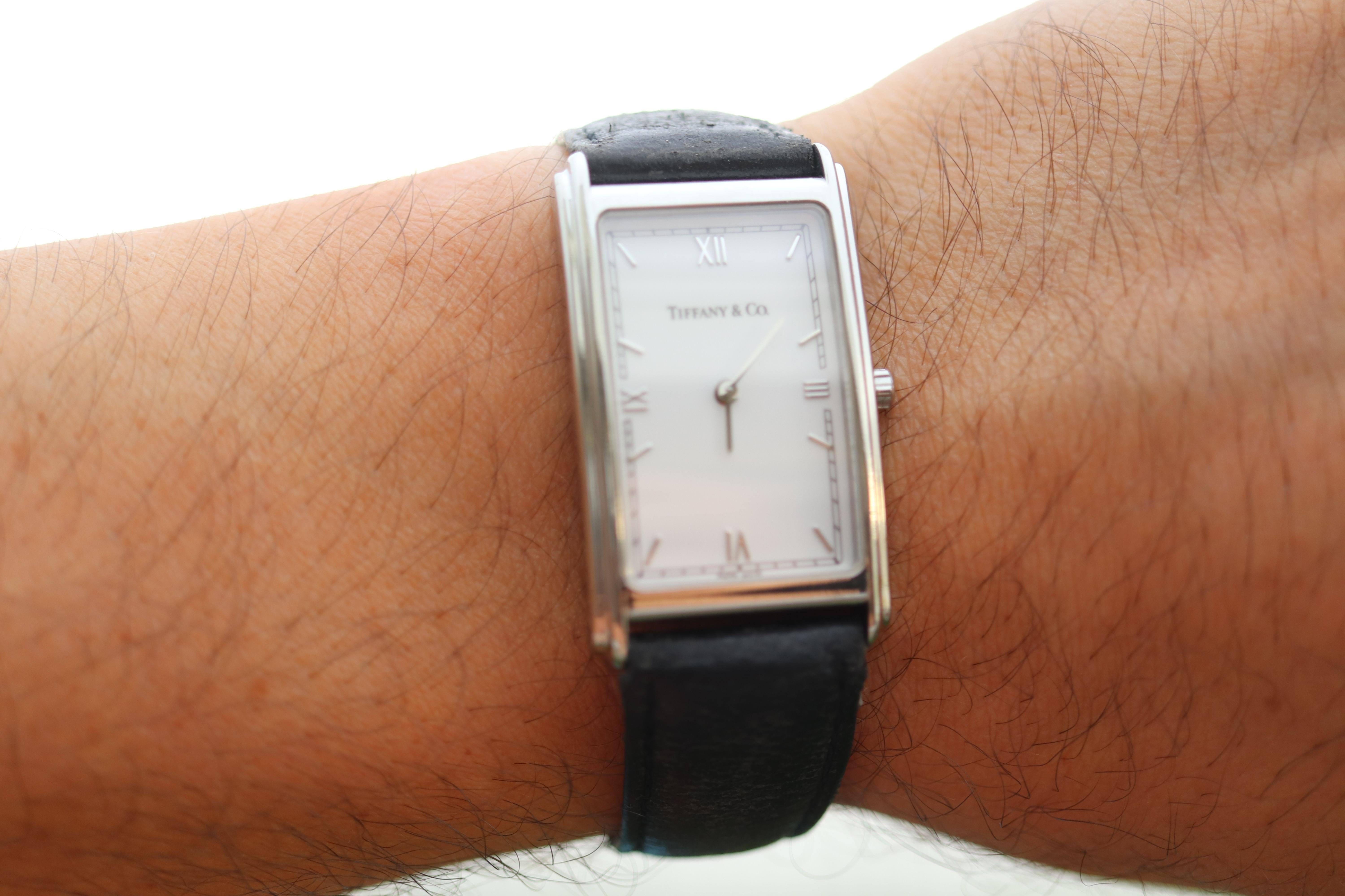 RARO orologio Tank di Tiffany & Co.

Orologio da uomo M241
23-151

Serbatoio classico.
Cassa in Steele da 24 mm per 42 mm.

Guarda la bellezza. Quarzo. Funziona e tiene il tempo. Batteria nuova installata. Movimento servito.


Condit: Pochi segni di