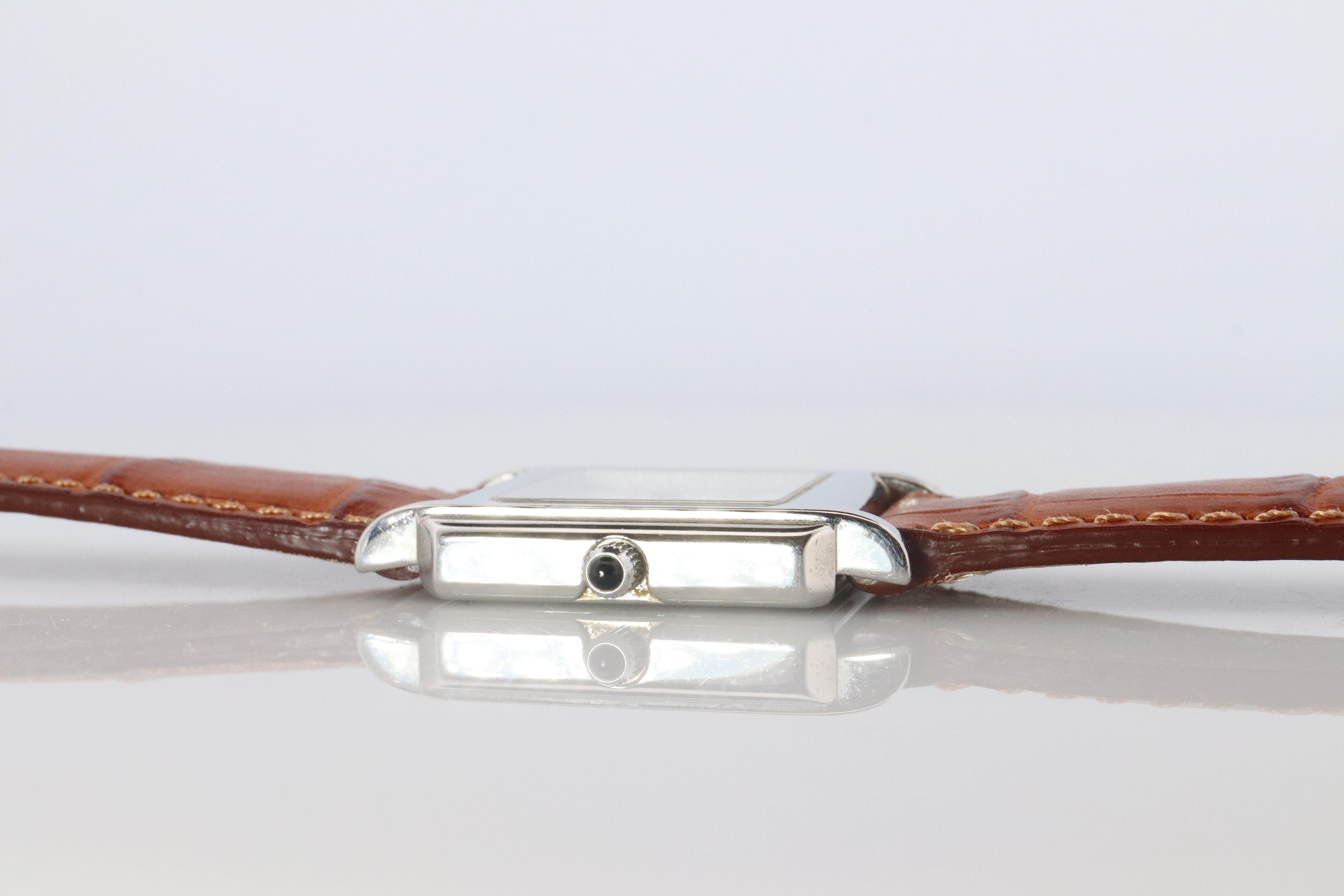 Uhr von Tiffany und Co. Tiffany Tank-Quarz-Uhr. T&CO Square Portfolio. (Rundschliff) im Angebot