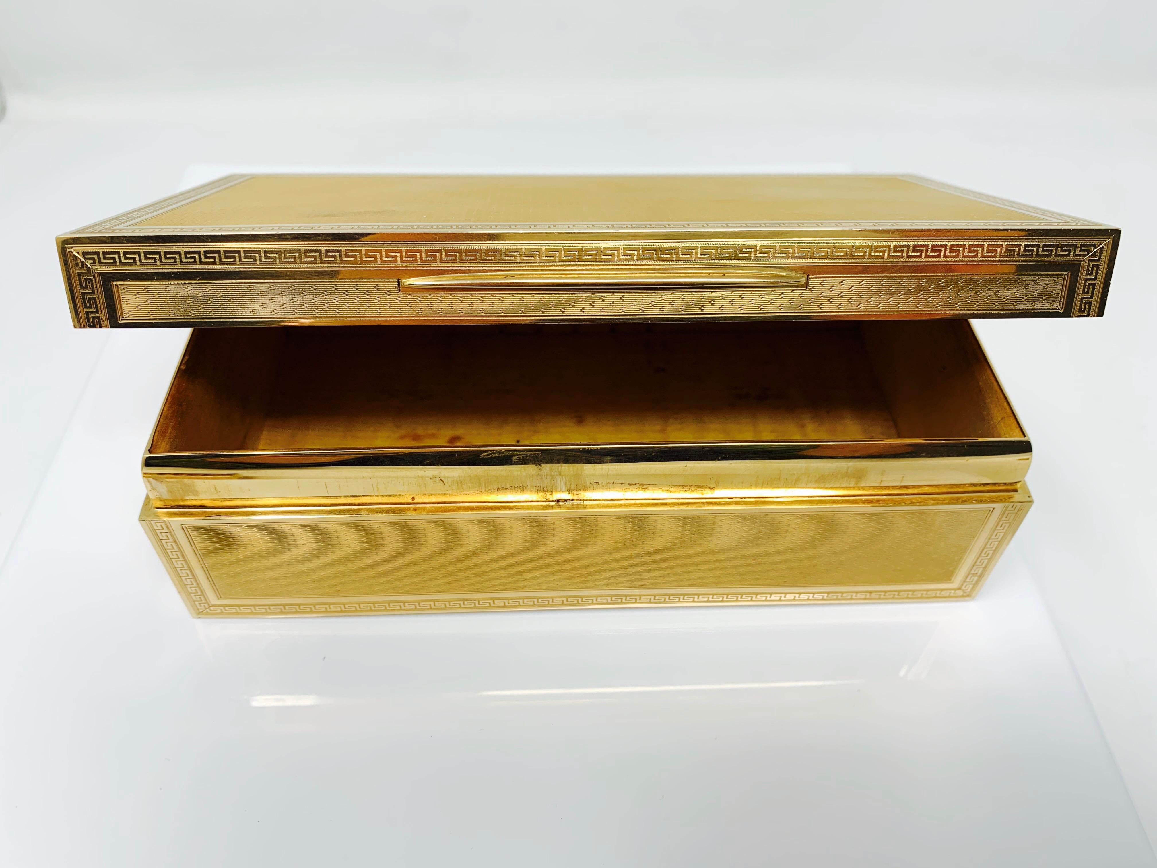 This is a beautiful Tiffany and co gold jewelry box made in 15 carat yellow gold. This jewelry box is gorgeous and unique. 
Measurements: length : 6.5 inch 
width : 3.5 inch 
depth : 2 inch
Gold weight : 750 grams 