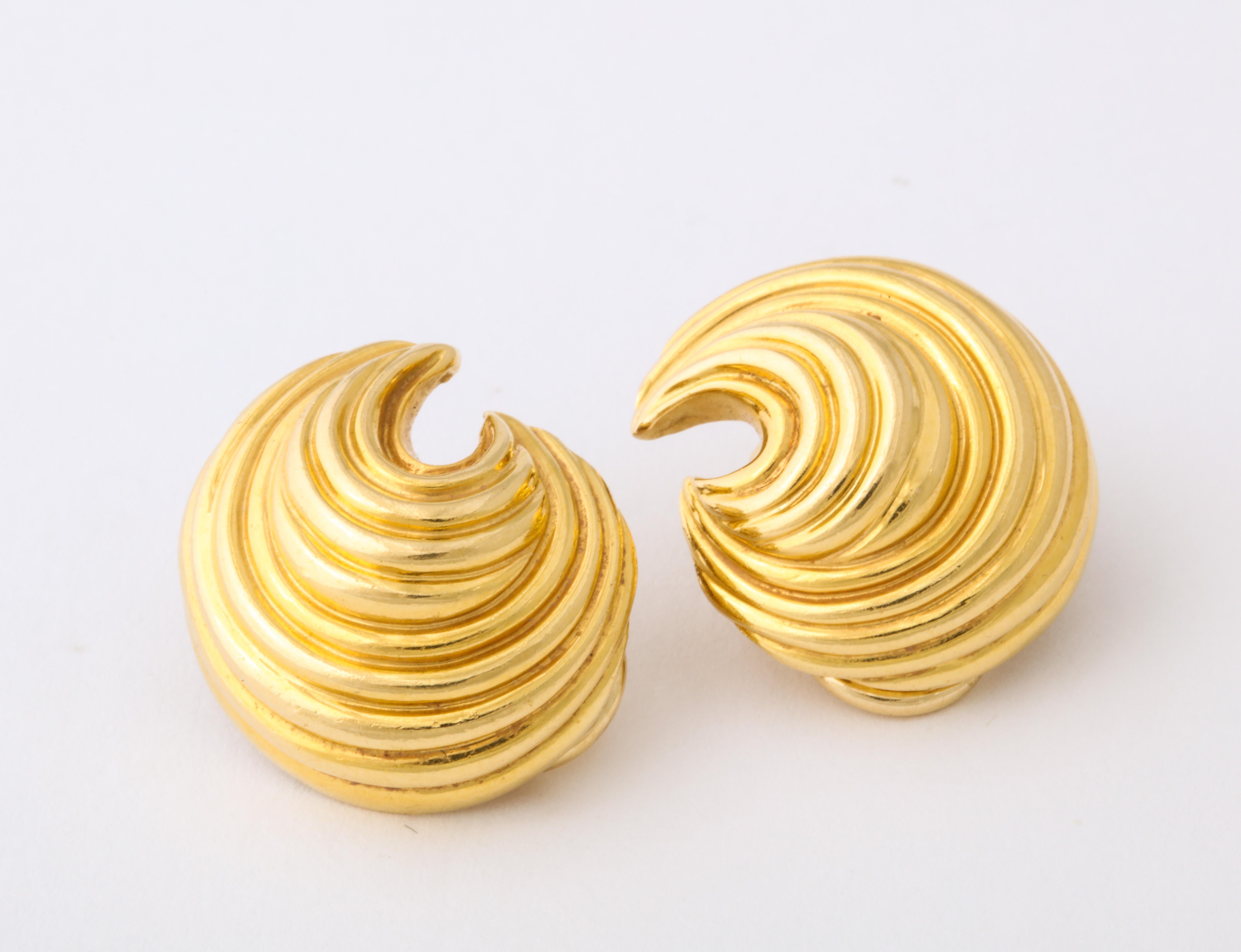 Tiffany & Co. Yellow Gold Wave Earclips In Excellent Condition In Bal Harbour, FL
