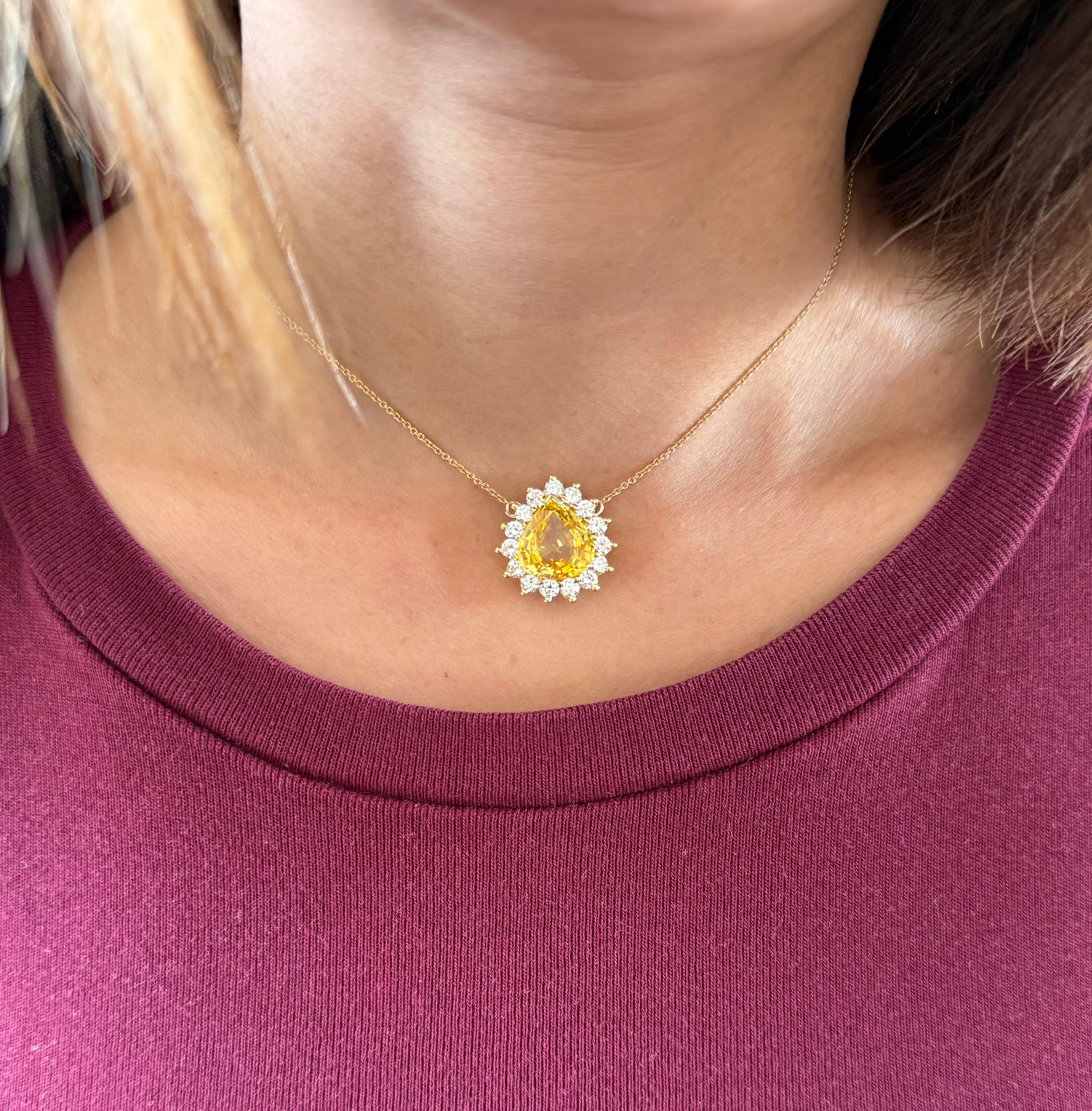 Tiffany & Co.
Halskette mit gelbem Saphir und Diamant 
Ein Paar Form Saphir 6,99 ct 
GIA Cert 5231774307 Nov 11 2025 , Sri Lanka Herkunft Erhitzt
1,50 ct Runde Diamanten 
Montiert in 18k Gelbgold Zackenfassung
Signiert T&Co 18K
