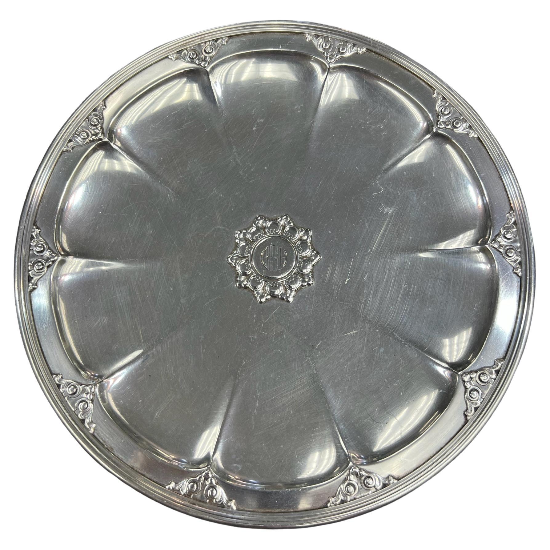 Plat à gâteau ou tazza à pied en argent sterling Tiffany Art Deco, vers 1925.

Il s'agit d'un joli support à gâteau d'environ 10-3/4