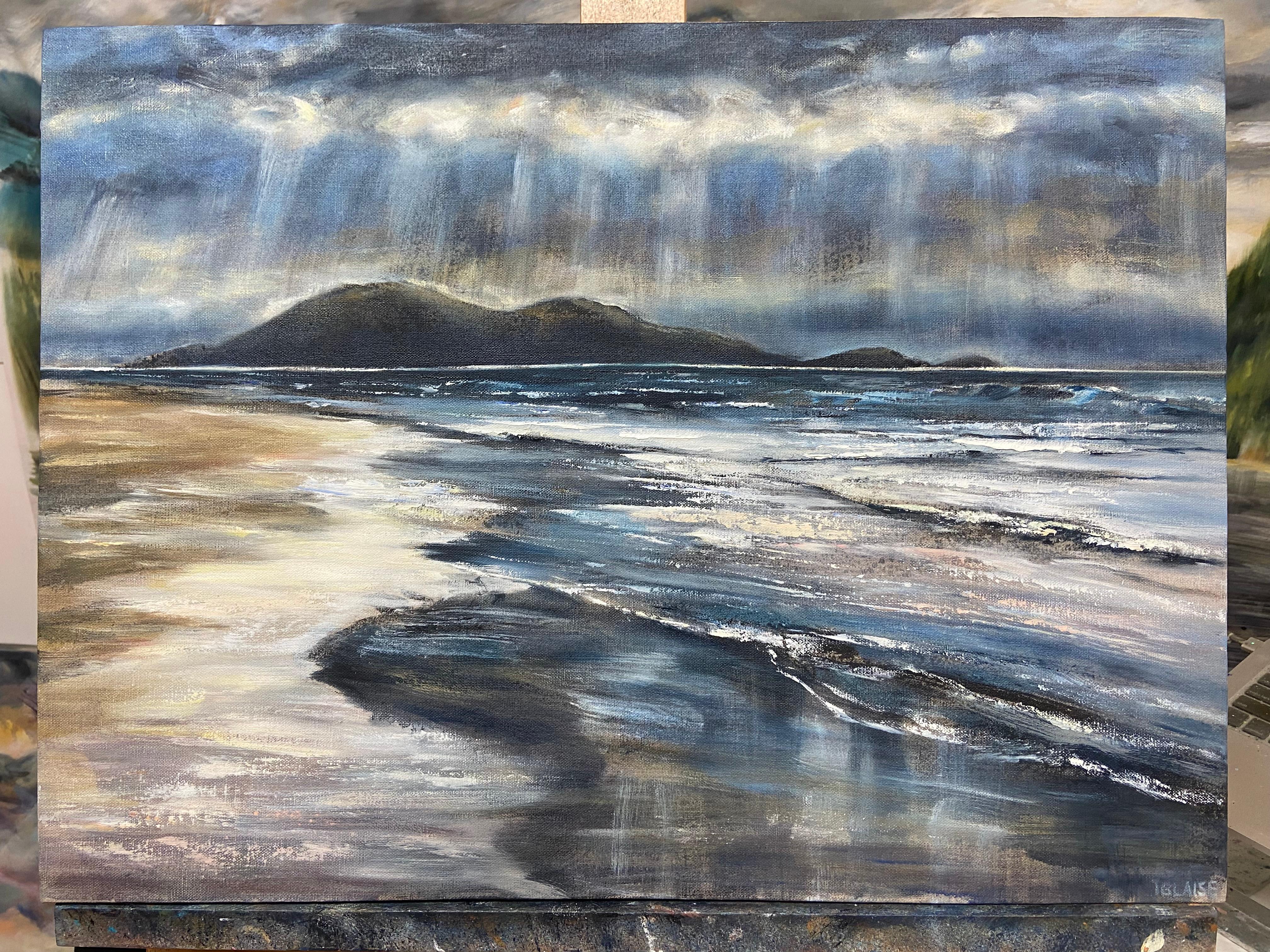 <p>Commenti dell'artista<br>La luce mutevole si riflette sulla sabbia bagnata e sulle onde sotto un cielo cupo, catturando il tranquillo dramma della costa prima di una tempesta. La composizione attira lo sguardo verso i promontori lontani. Le