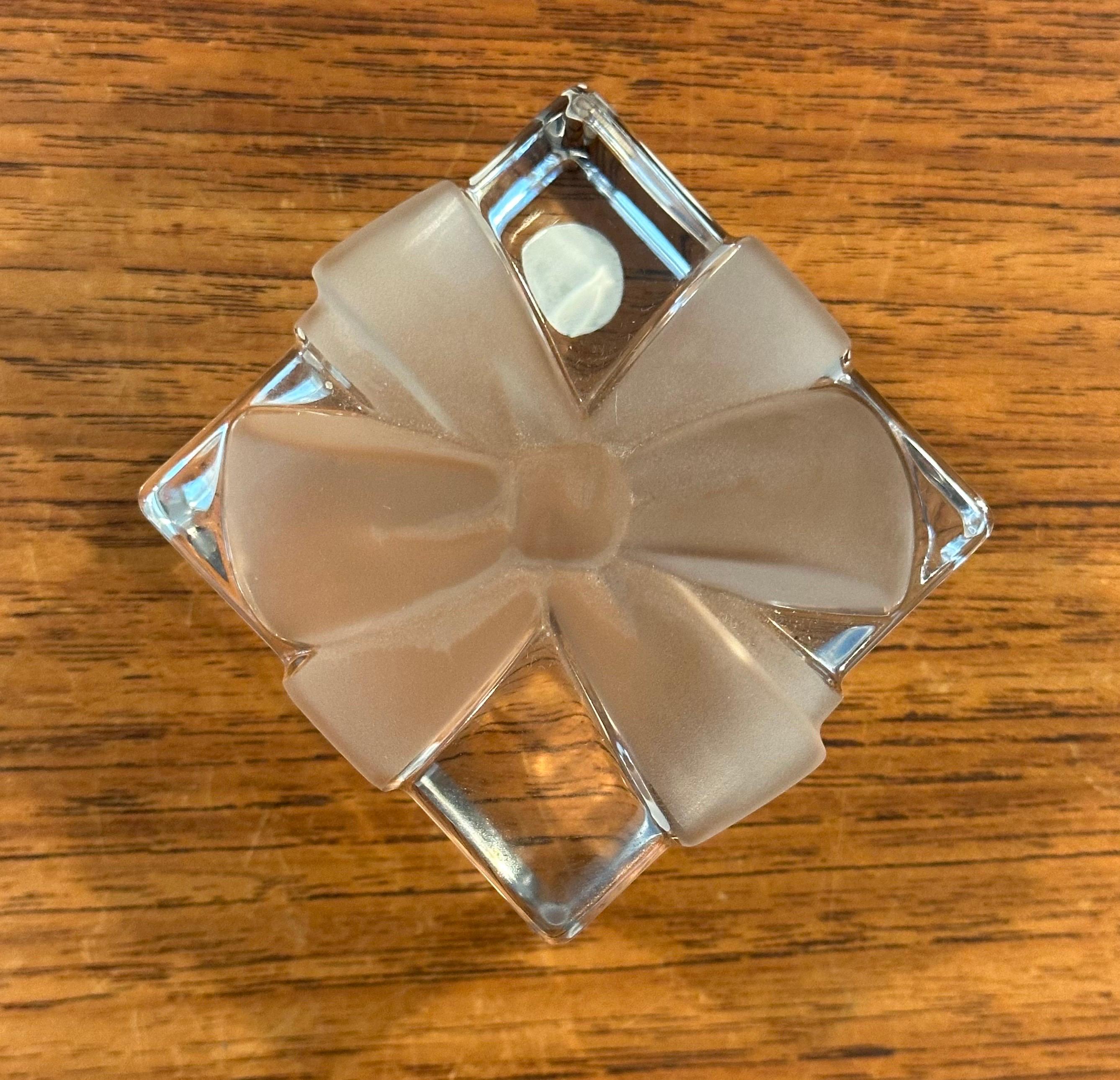 Fermacarte in cristallo Tiffany Box and Bow di Tiffany & Co. in vendita 6