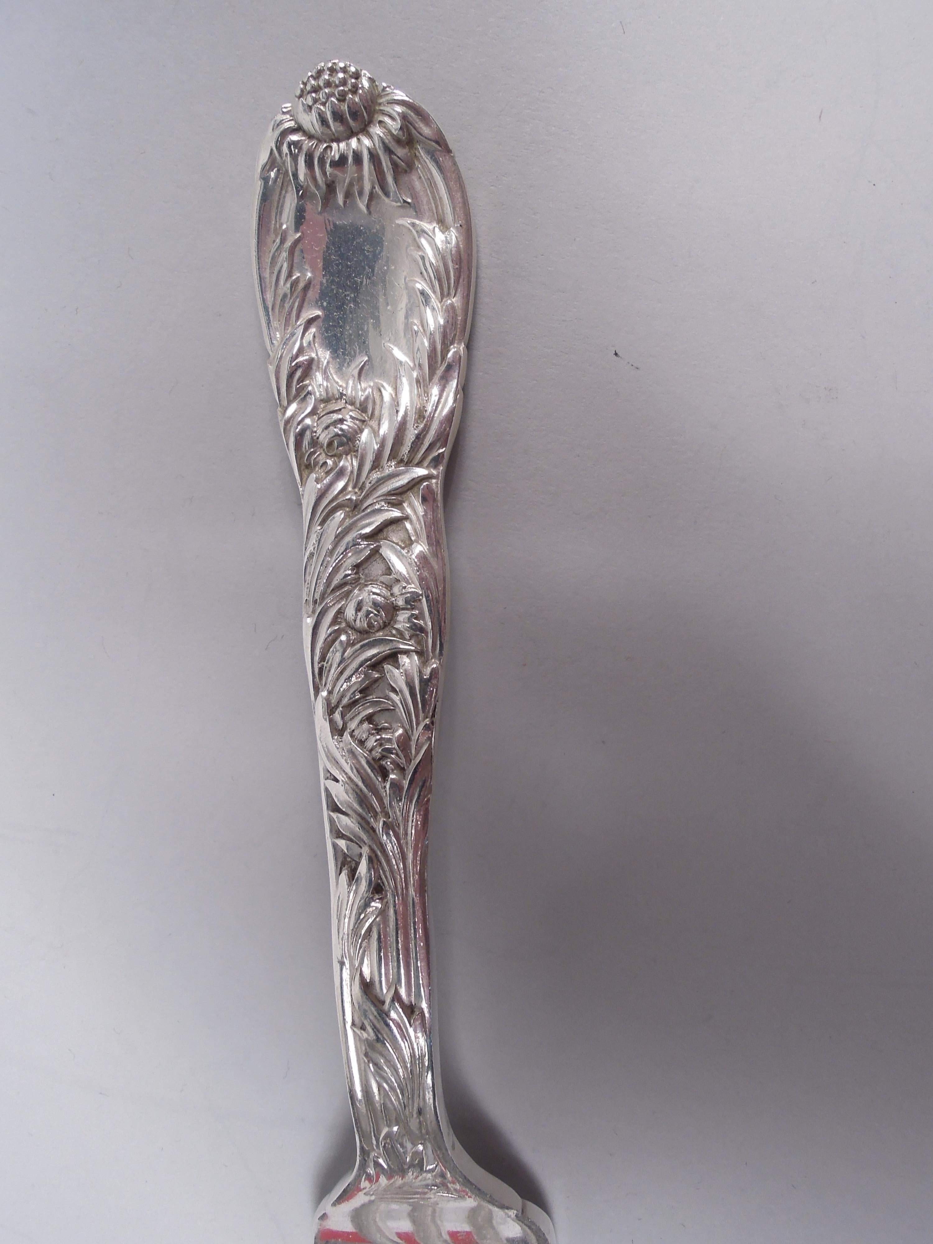 Tiffany Chrysantheme Sterling Silber Tafelservice für 12 Personen mit 96 Teilen im Zustand „Gut“ im Angebot in New York, NY