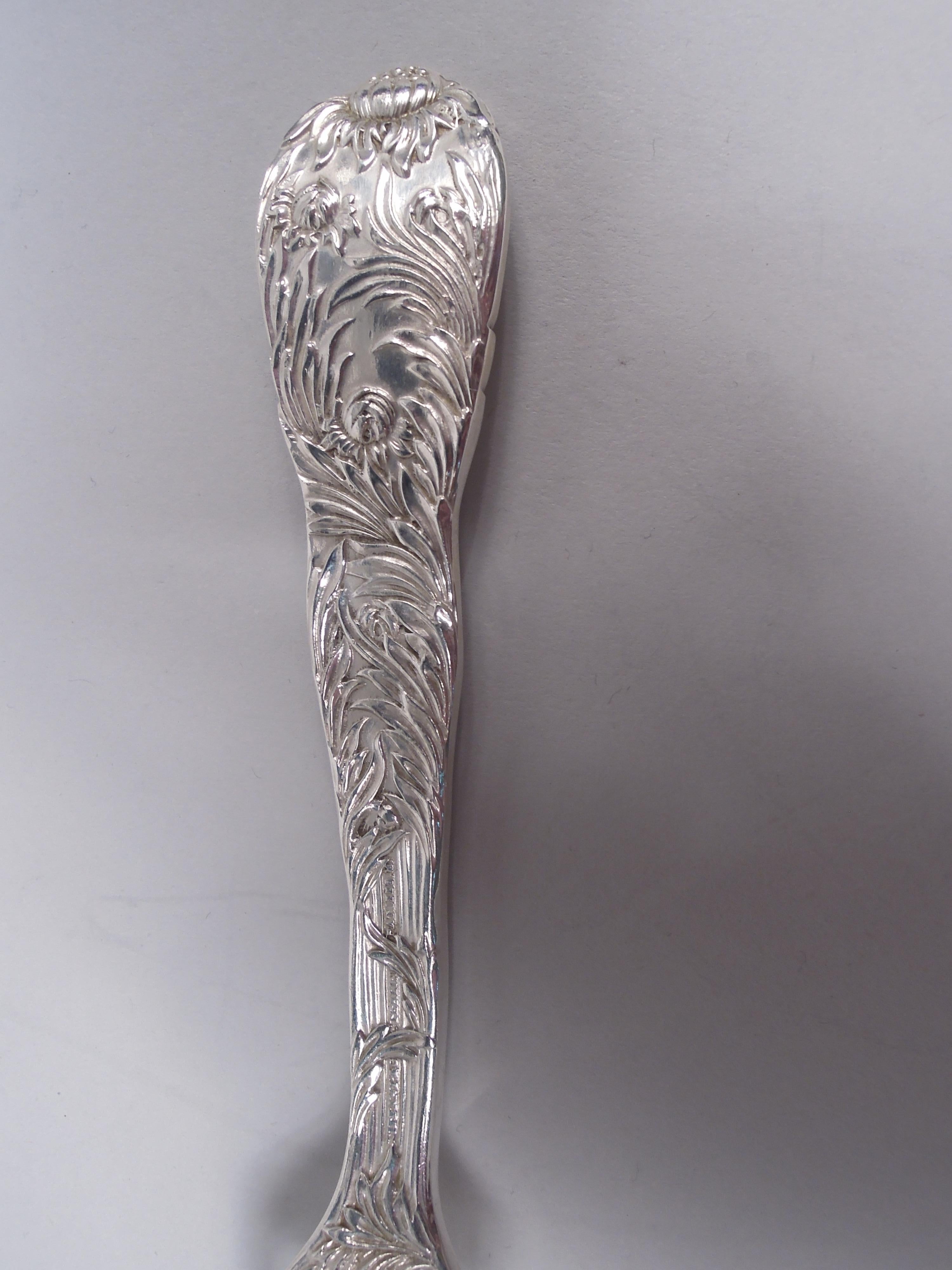 Tiffany Chrysantheme Sterling Silber Tafelservice für 12 Personen mit 96 Teilen (20. Jahrhundert) im Angebot