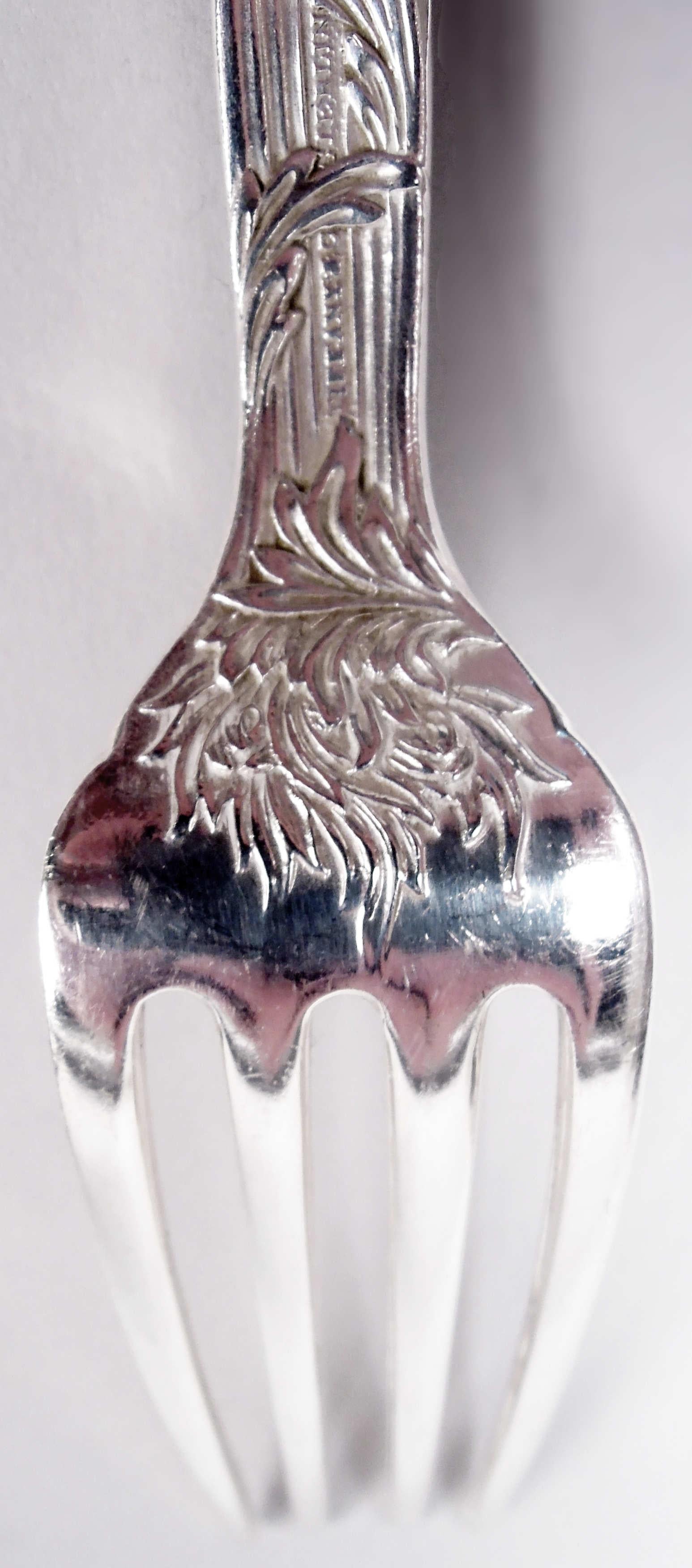 Tiffany Chrysantheme Sterling Silber Tafelservice für 12 Personen mit 96 Teilen (Sterlingsilber) im Angebot