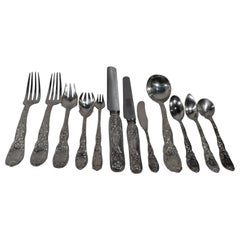 Set da pranzo in argento Tiffany Chrysanthemum con 145 pezzi