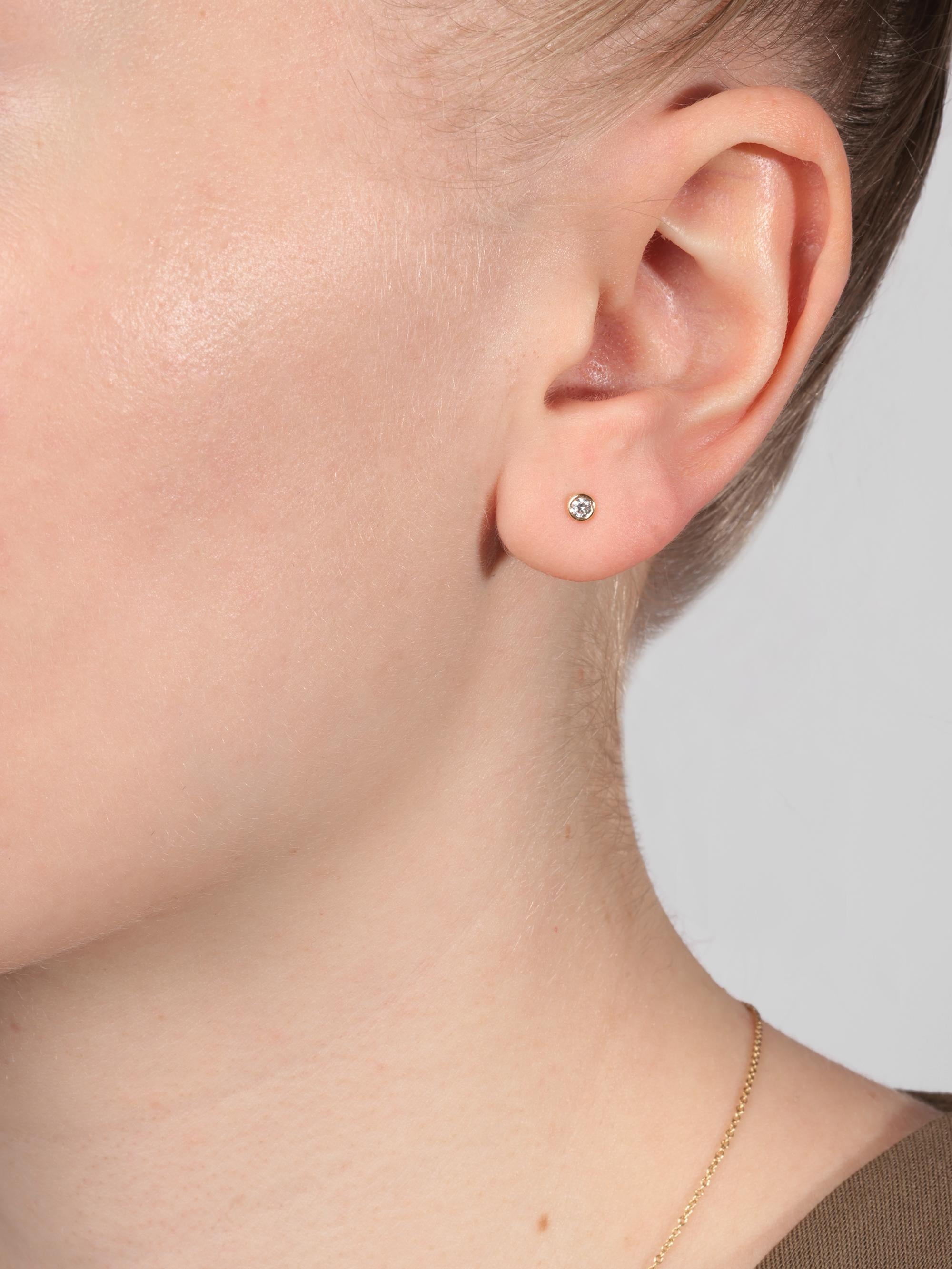 Tiffany & Co. 0.10ct Brilliant Cut 18ct Yellow Gold Elsa Peretti Diamonds by the Yard Stud Earrings

Product Details
Xupes Ref: J1412
Brand: Tiffany & Co.
Model: Diamond by the Yard Stud Earrings
Type: Earrings
RRP: £1,250
Material(s): 18ct Yellow