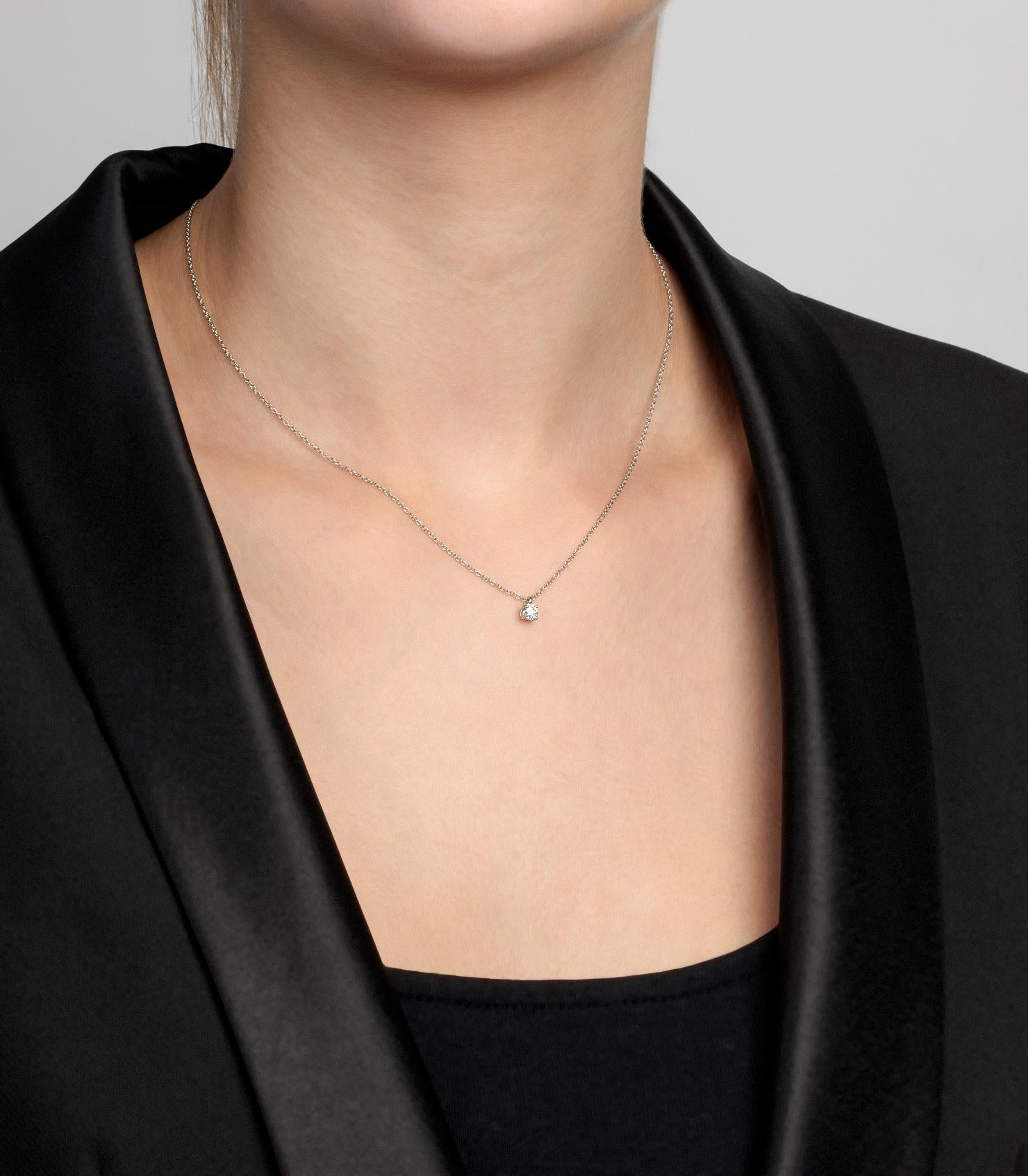 Tiffany & Co. 0.19ct Brillantschliff Diamant Platin Solitaire Anhänger

Details zum Produkt
Xupes Ref: J1535
Marke: Tiffany & Co.
Modell: Diamant-Solitär-Anhänger
Art: Halskette
Seriennummer: undefiniert
Begleitet von: Tiffany & Co Box, Tiffany &