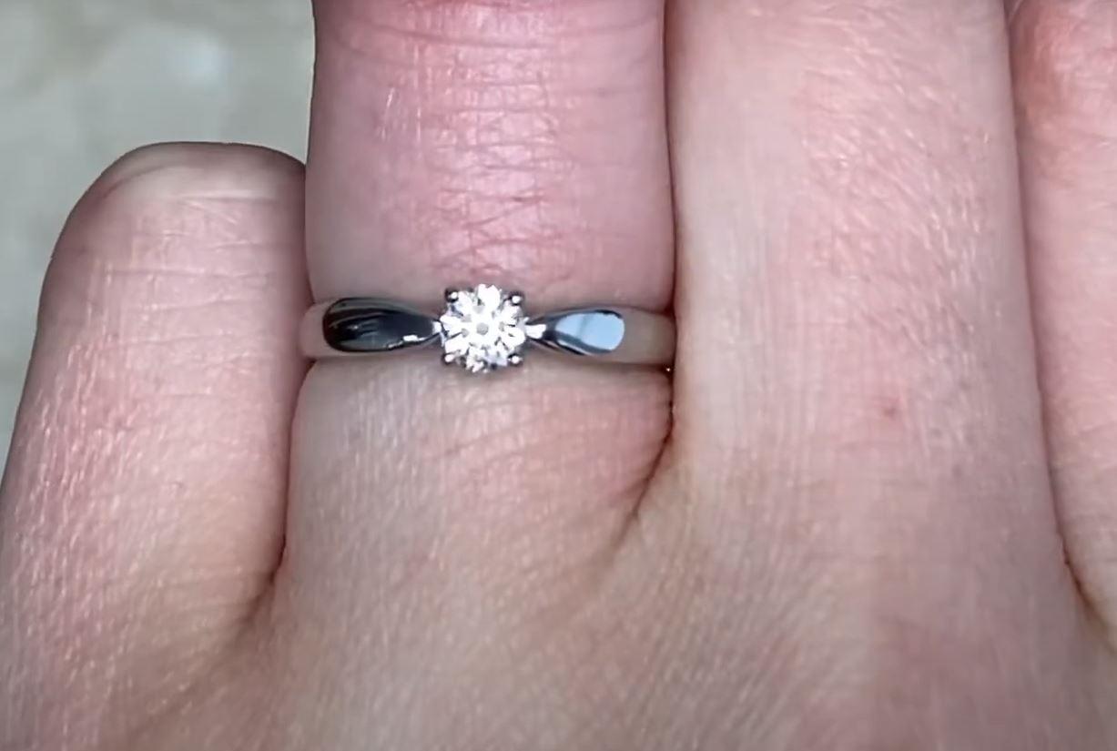 Women's Tiffany & Co. 0.22ct Round Brilliant Cut Diamond Engagement Ring,  Platinum For Sale