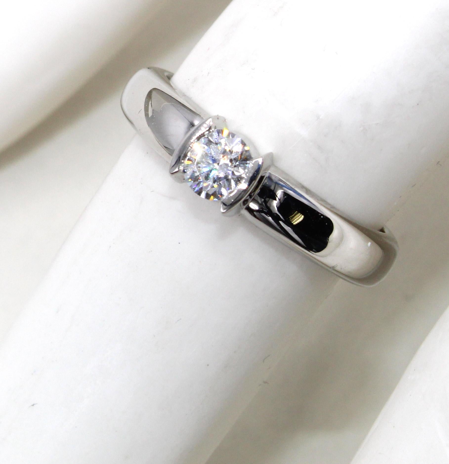 Tiffany & Co. 0.26 Carat D VVS2 Diamond Platinum Engagement Ring In New Condition In New York, NY