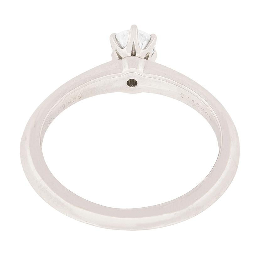 Tiffany & Co. 0.26 Carat Round Brilliant Cut Diamond Engagement Ring im Zustand „Gut“ im Angebot in London, GB