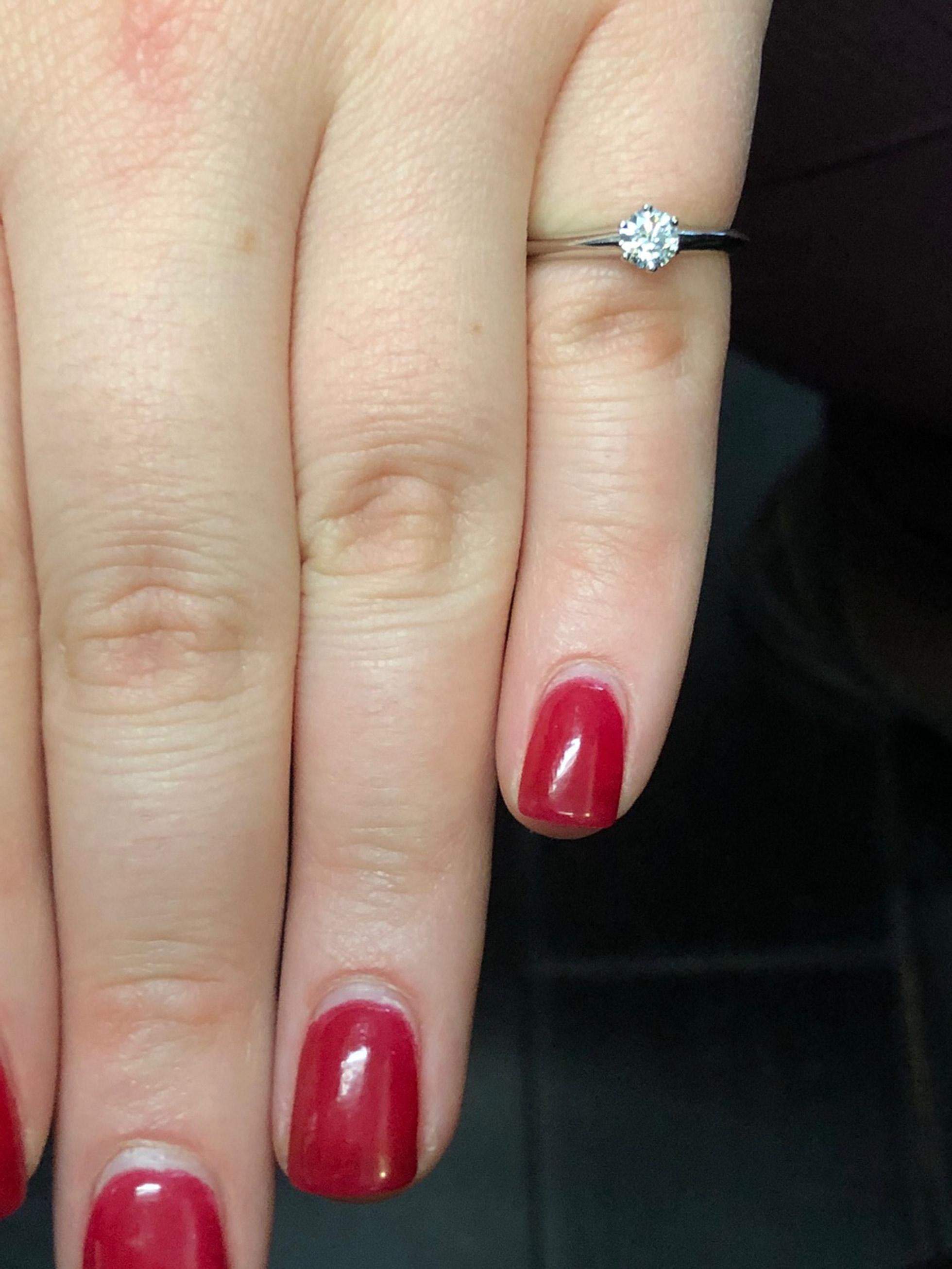 Round Cut Tiffany & Co. 0.29 Carat D VVS1 Diamond Platinum Engagement Ring For Sale