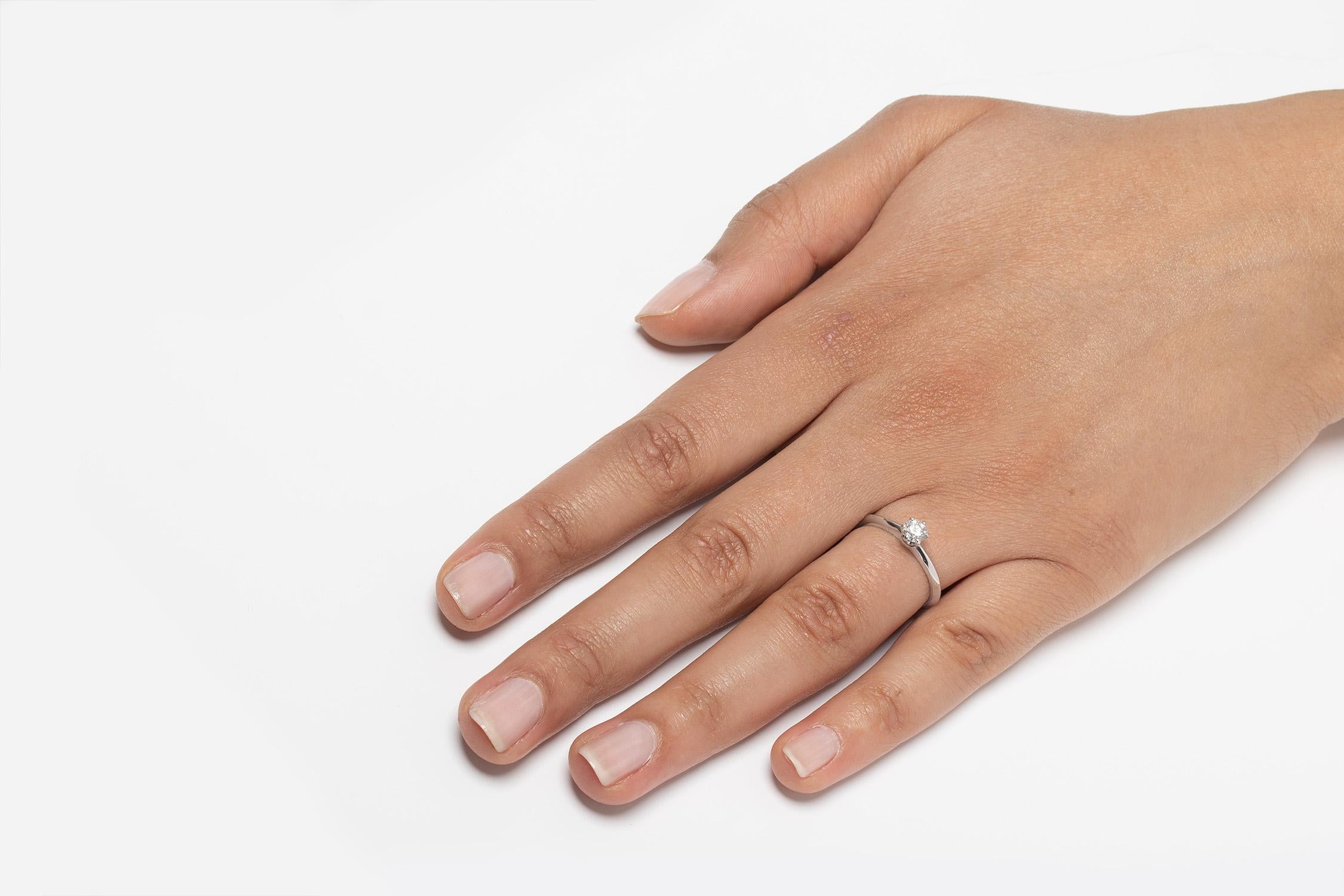 Tiffany & Co. Bague de fiançailles solitaire en diamant de 0,30 carat en vente 1